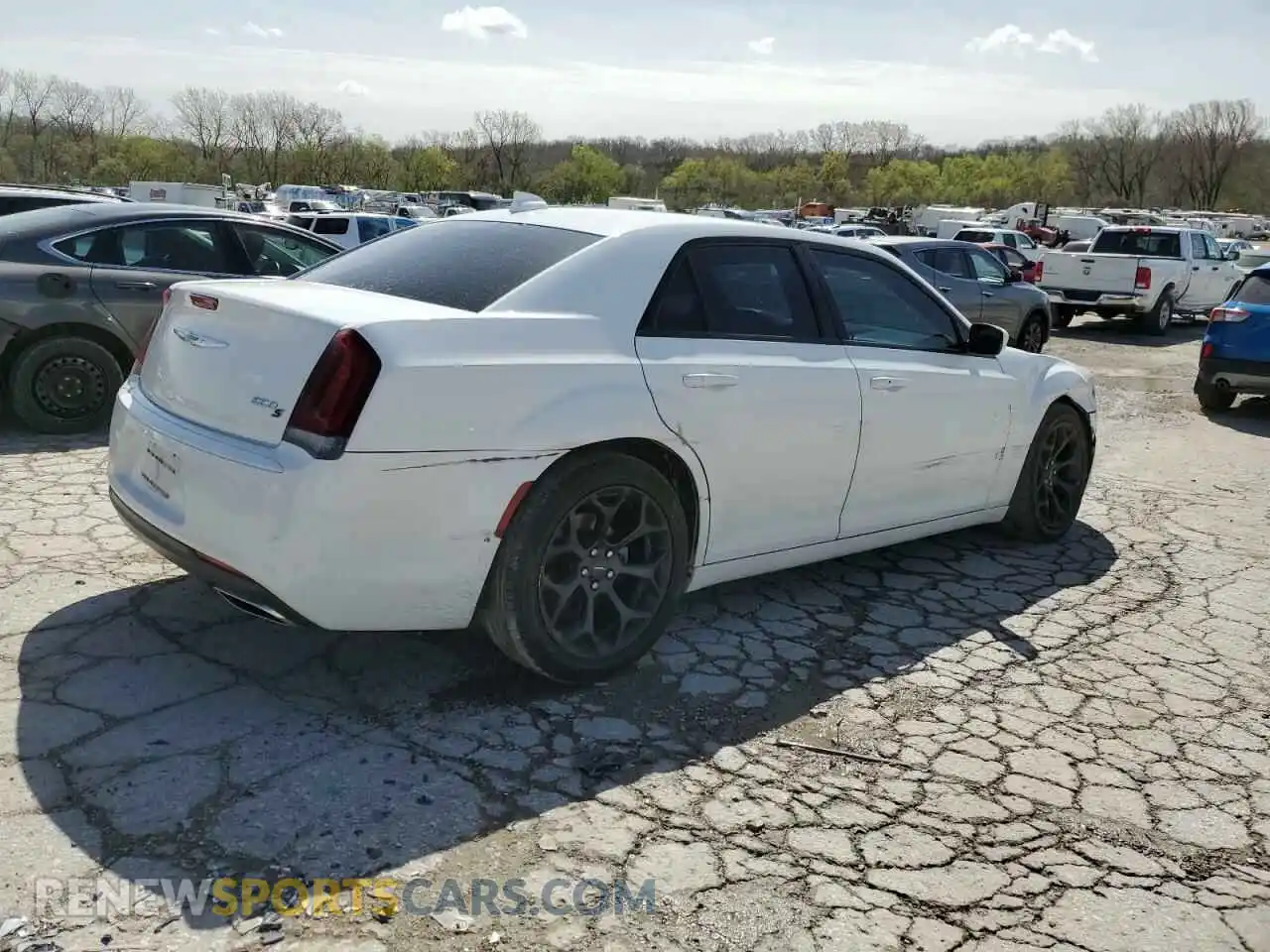 3 Photograph of a damaged car 2C3CCABG5KH539446 CHRYSLER 300 2019