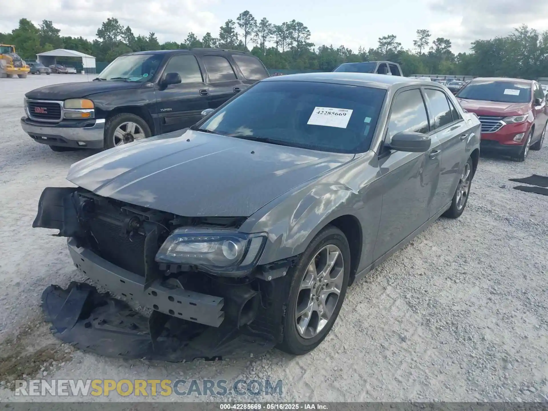 2 Photograph of a damaged car 2C3CCABG5KH573371 CHRYSLER 300 2019