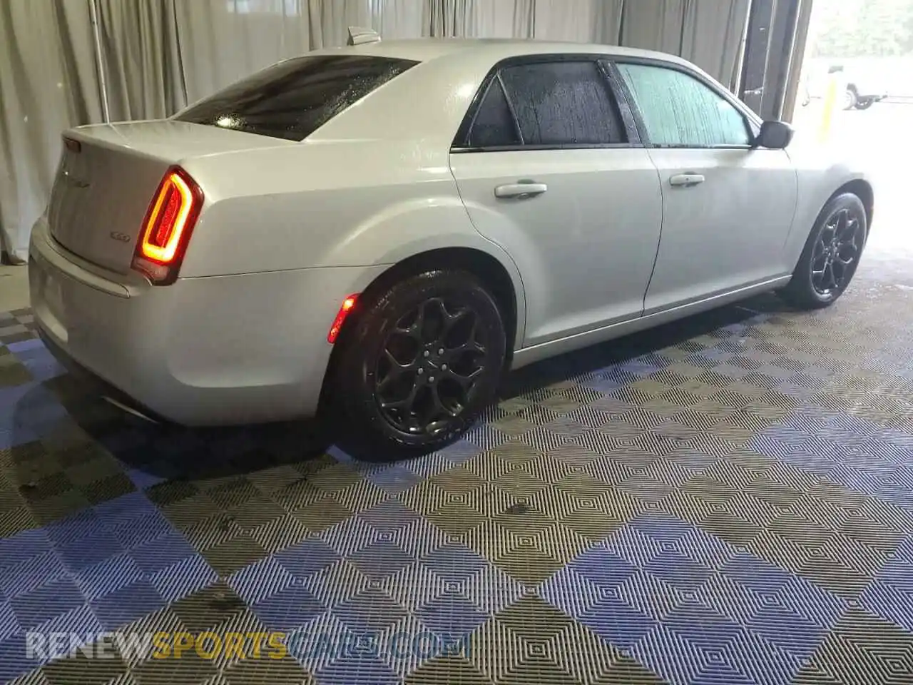 3 Photograph of a damaged car 2C3CCARG8KH666343 CHRYSLER 300 2019