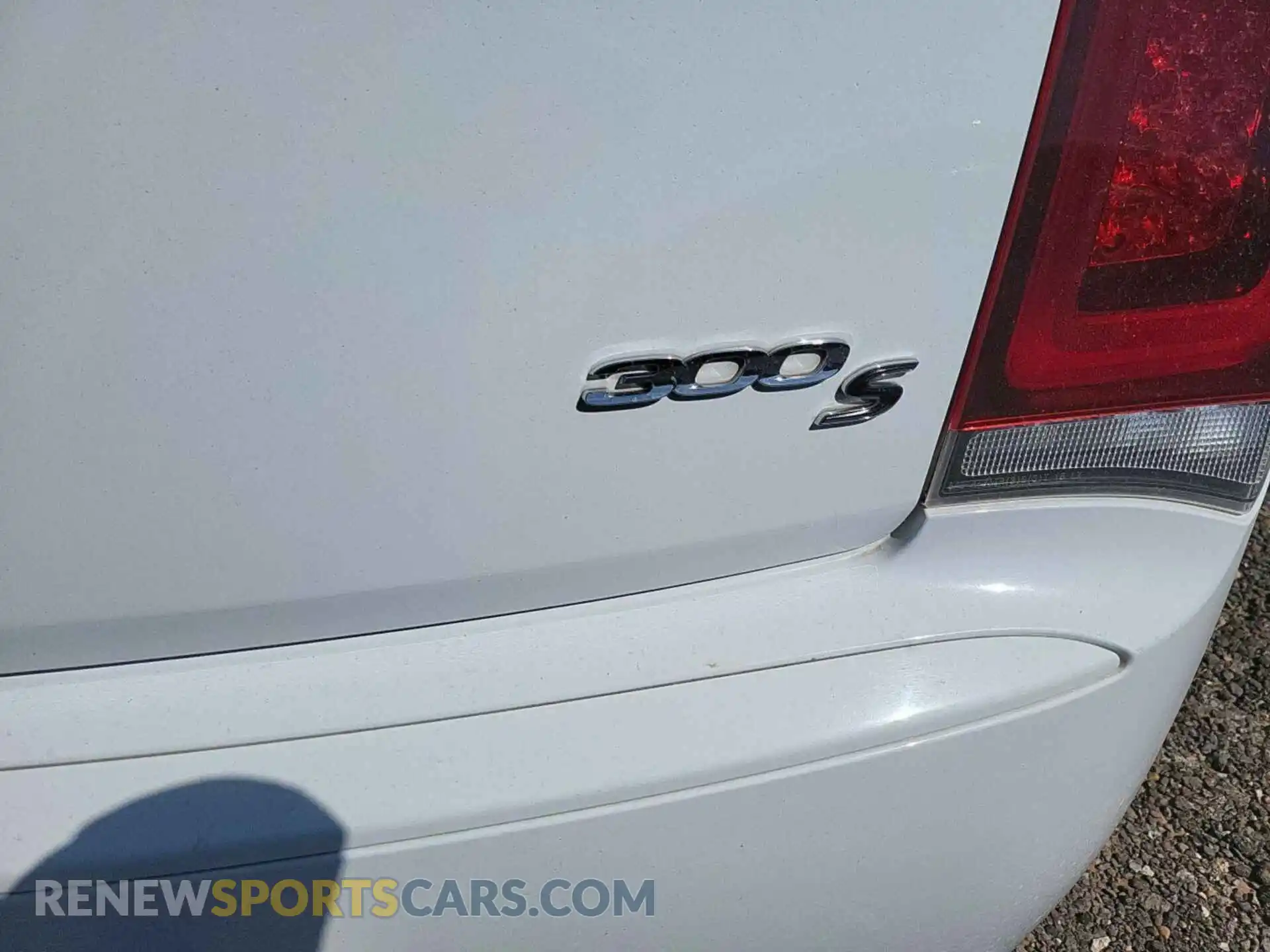 1 Photograph of a damaged car 2C3CCABGXLH103032 CHRYSLER 300 2020