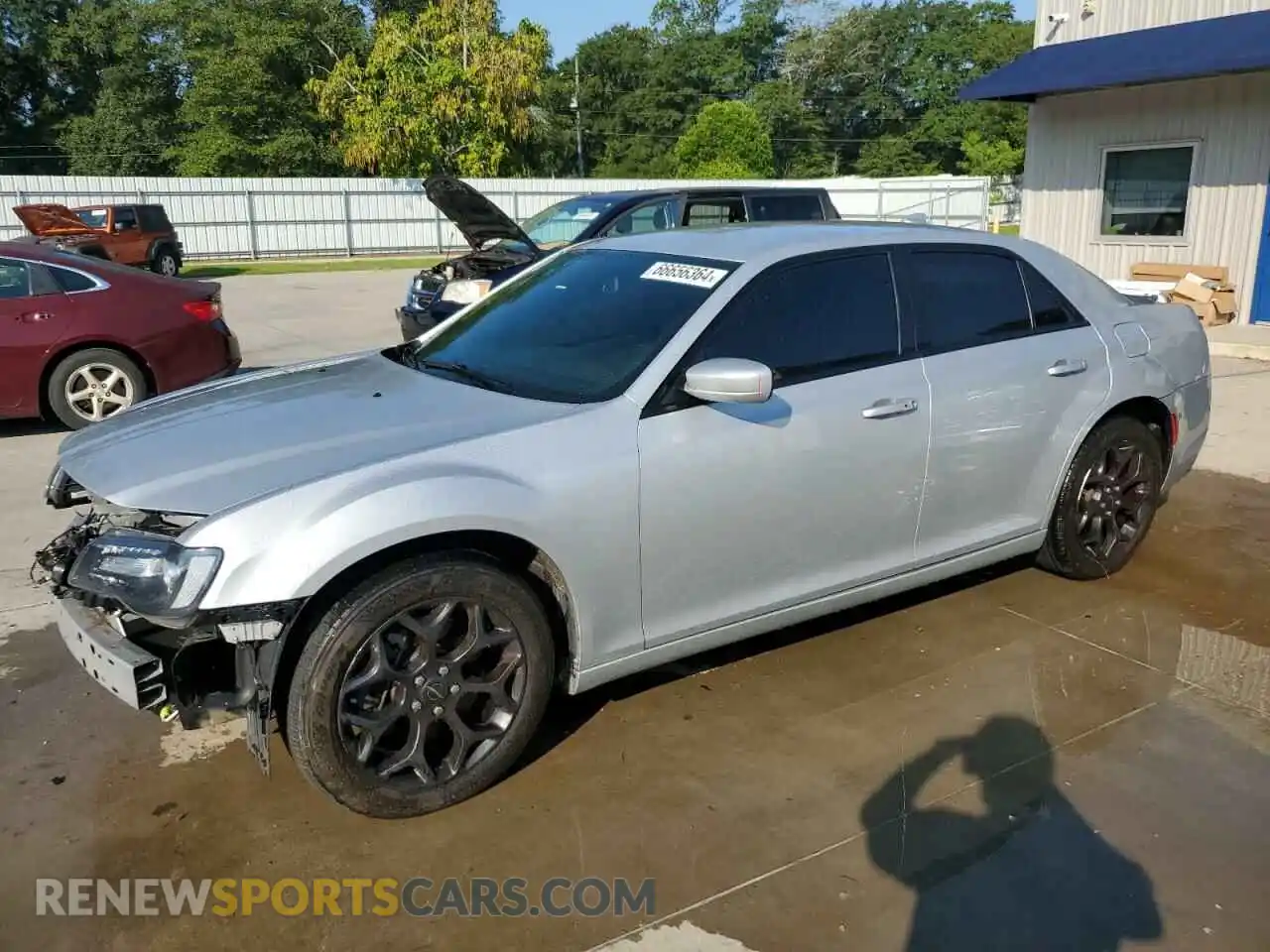 1 Photograph of a damaged car 2C3CCAGG2LH164545 CHRYSLER 300 2020