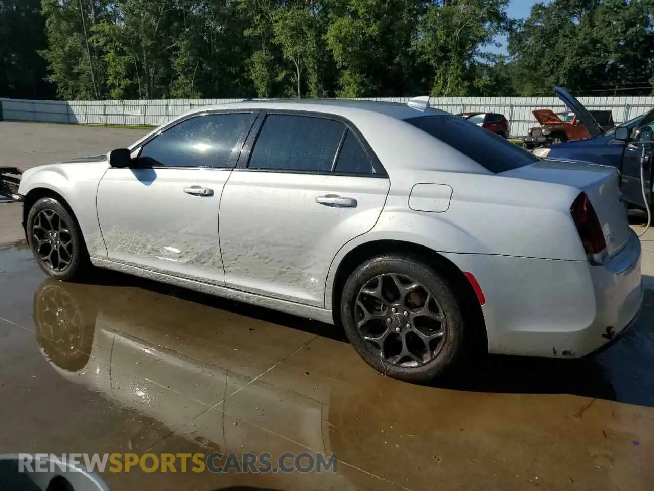 2 Photograph of a damaged car 2C3CCAGG2LH164545 CHRYSLER 300 2020