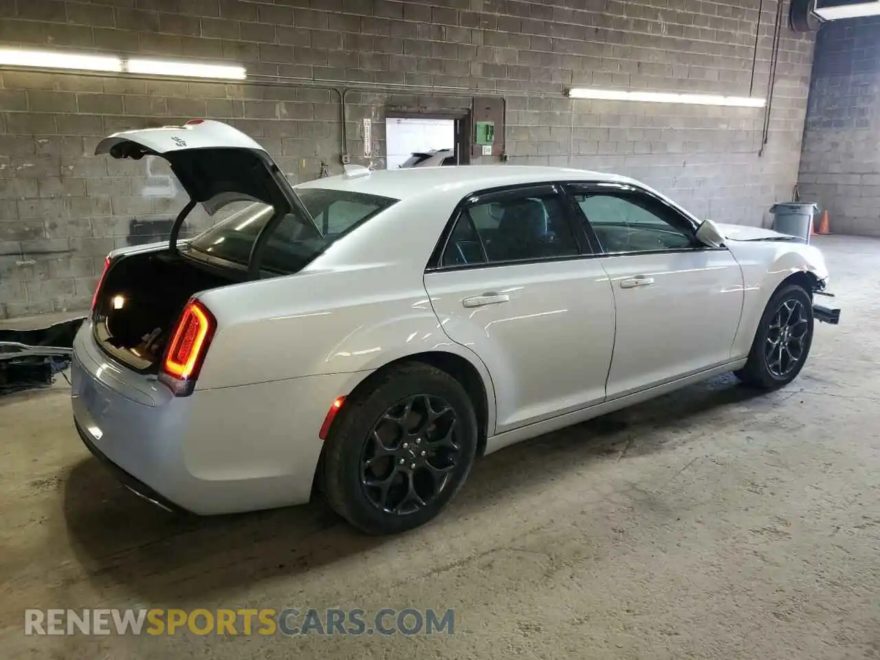 3 Photograph of a damaged car 2C3CCAGG6LH128552 CHRYSLER 300 2020
