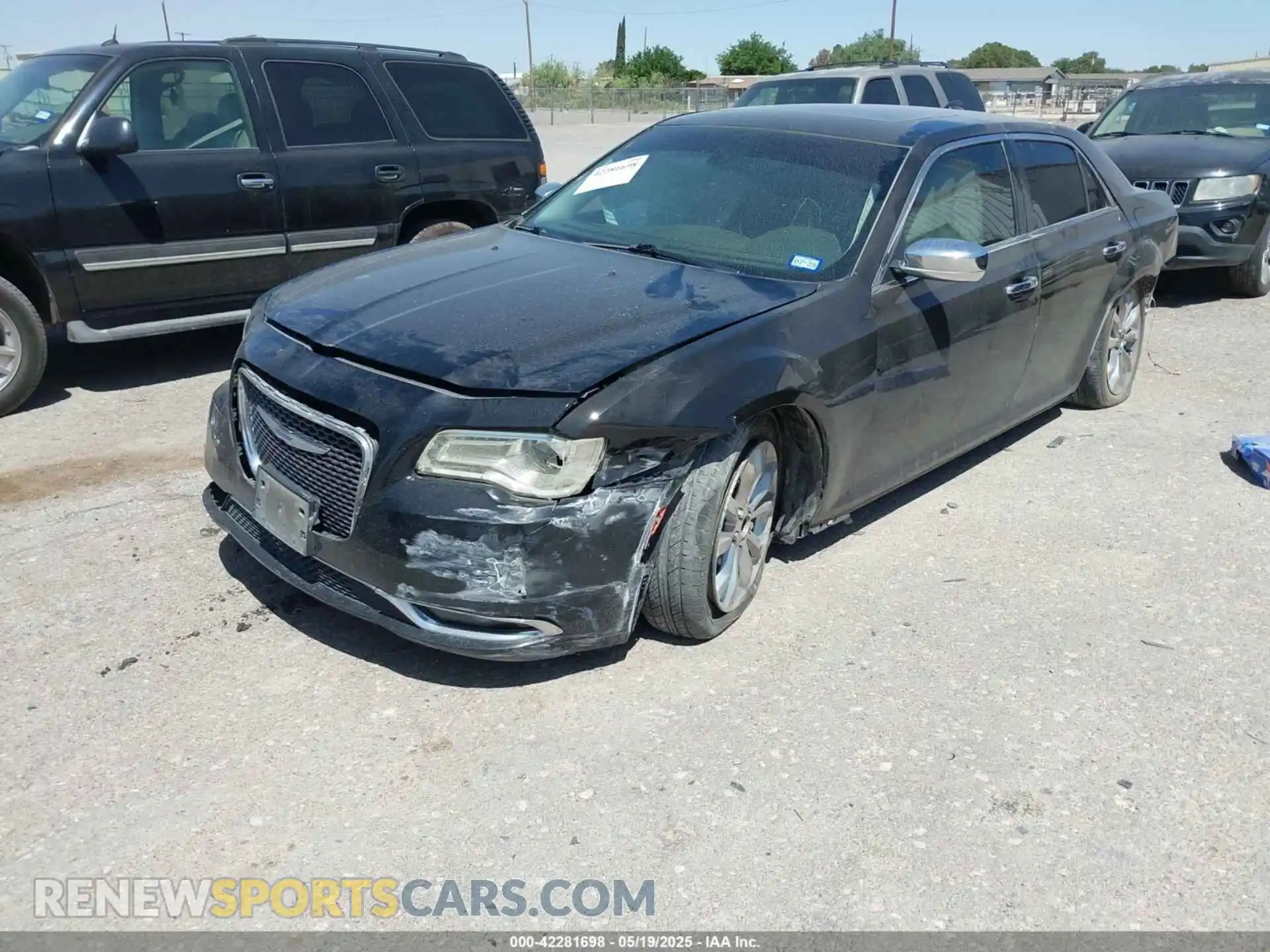 2 Photograph of a damaged car 2C3CCAKG1LH137697 CHRYSLER 300 2020