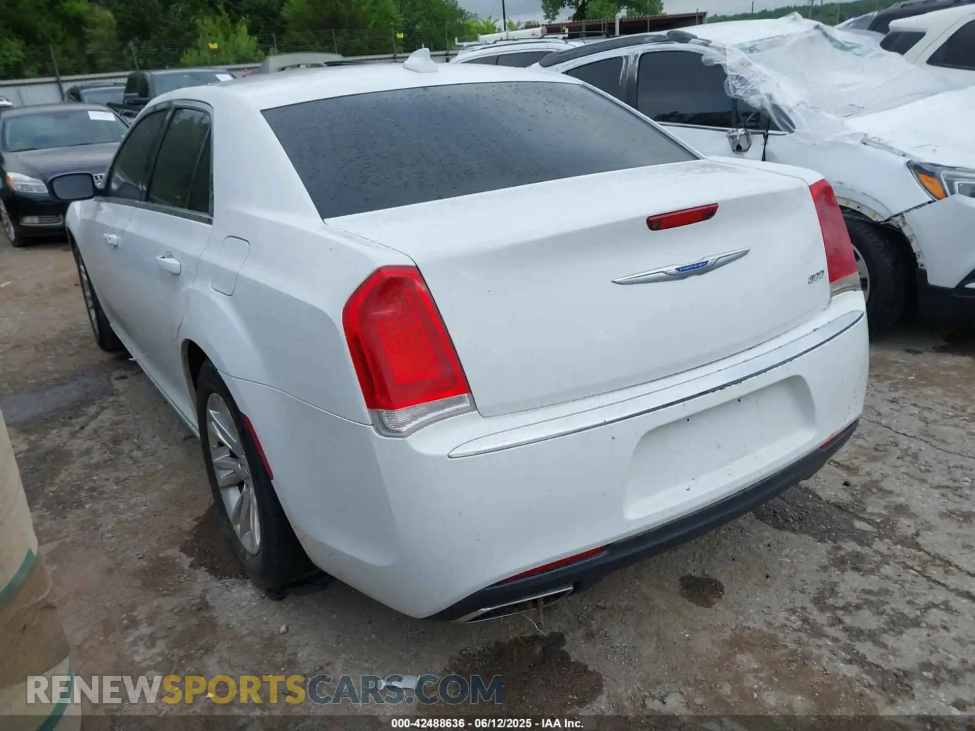 3 Photograph of a damaged car 2C3CCAAG4MH567016 CHRYSLER 300 2021