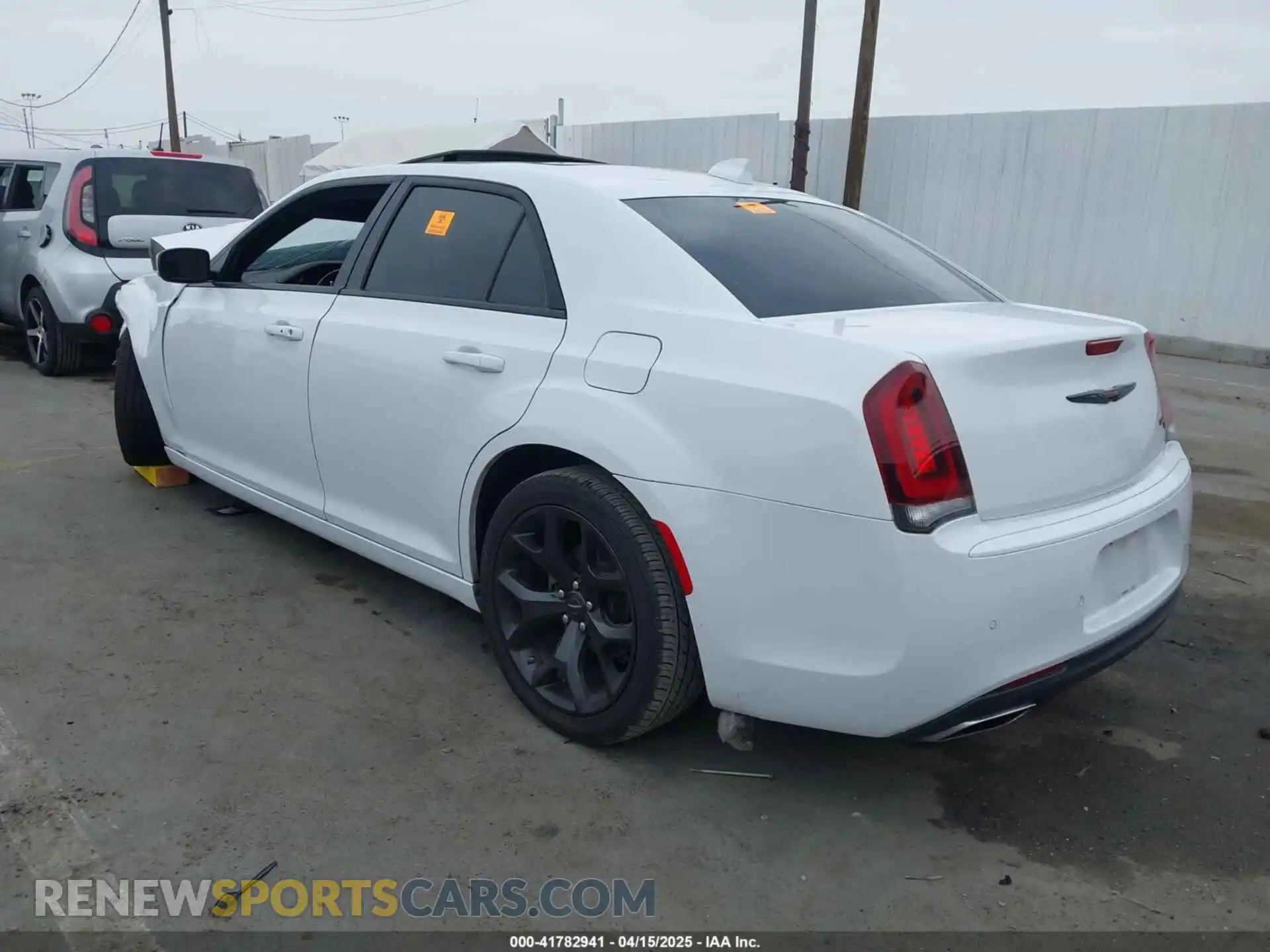 3 Photograph of a damaged car 2C3CCABG0NH190751 CHRYSLER 300 2022