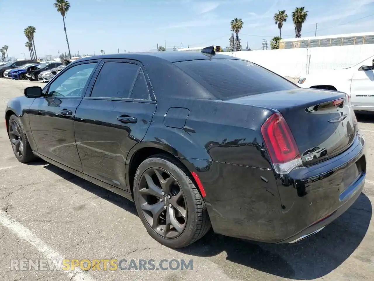 2 fotografías del automóvil dañado 2C3CCABG0NH232643 CHRYSLER 300 2022