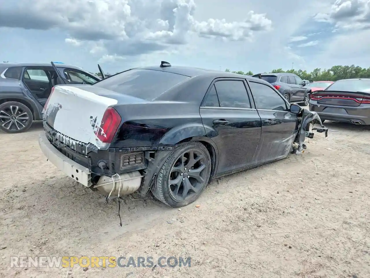 3 Photograph of a damaged car 2C3CCABG6NH232792 CHRYSLER 300 2022