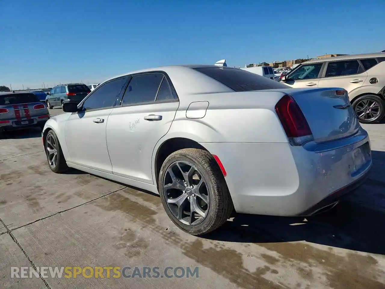 2 Photograph of a damaged car 2C3CCABG9NH154346 CHRYSLER 300 2022