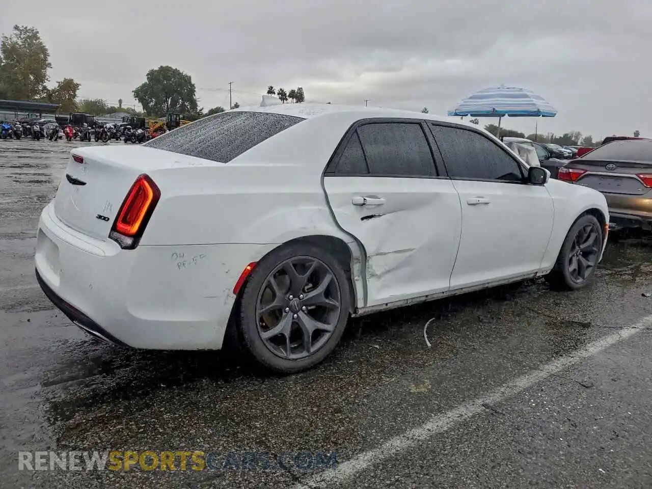 3 Photograph of a damaged car 2C3CCADG6NH236841 CHRYSLER 300 2022