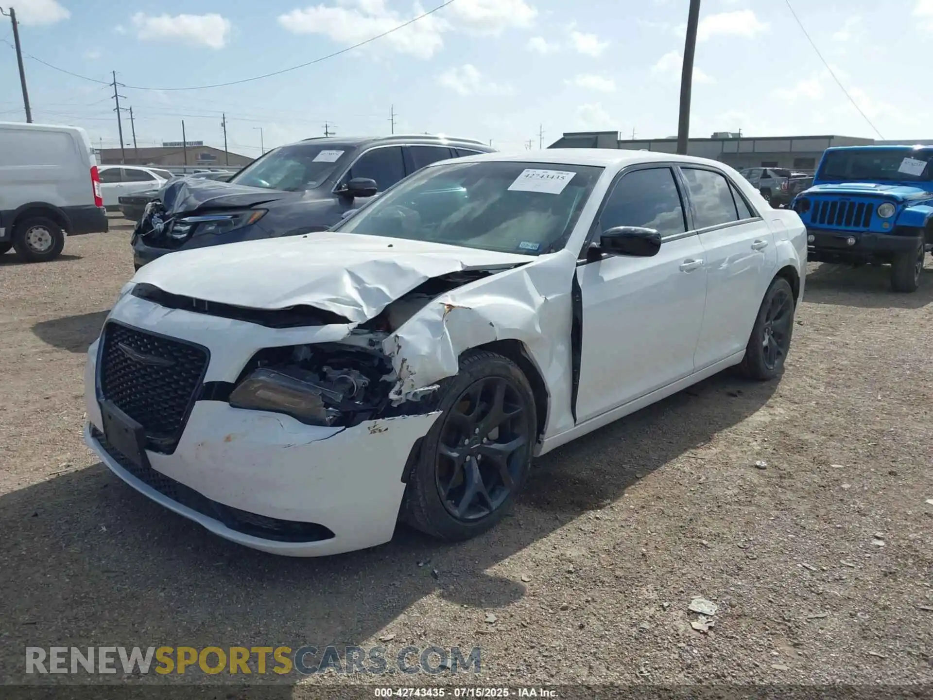 2 fotografías del automóvil dañado 2C3CCAAG4PH678864 CHRYSLER 300 2023