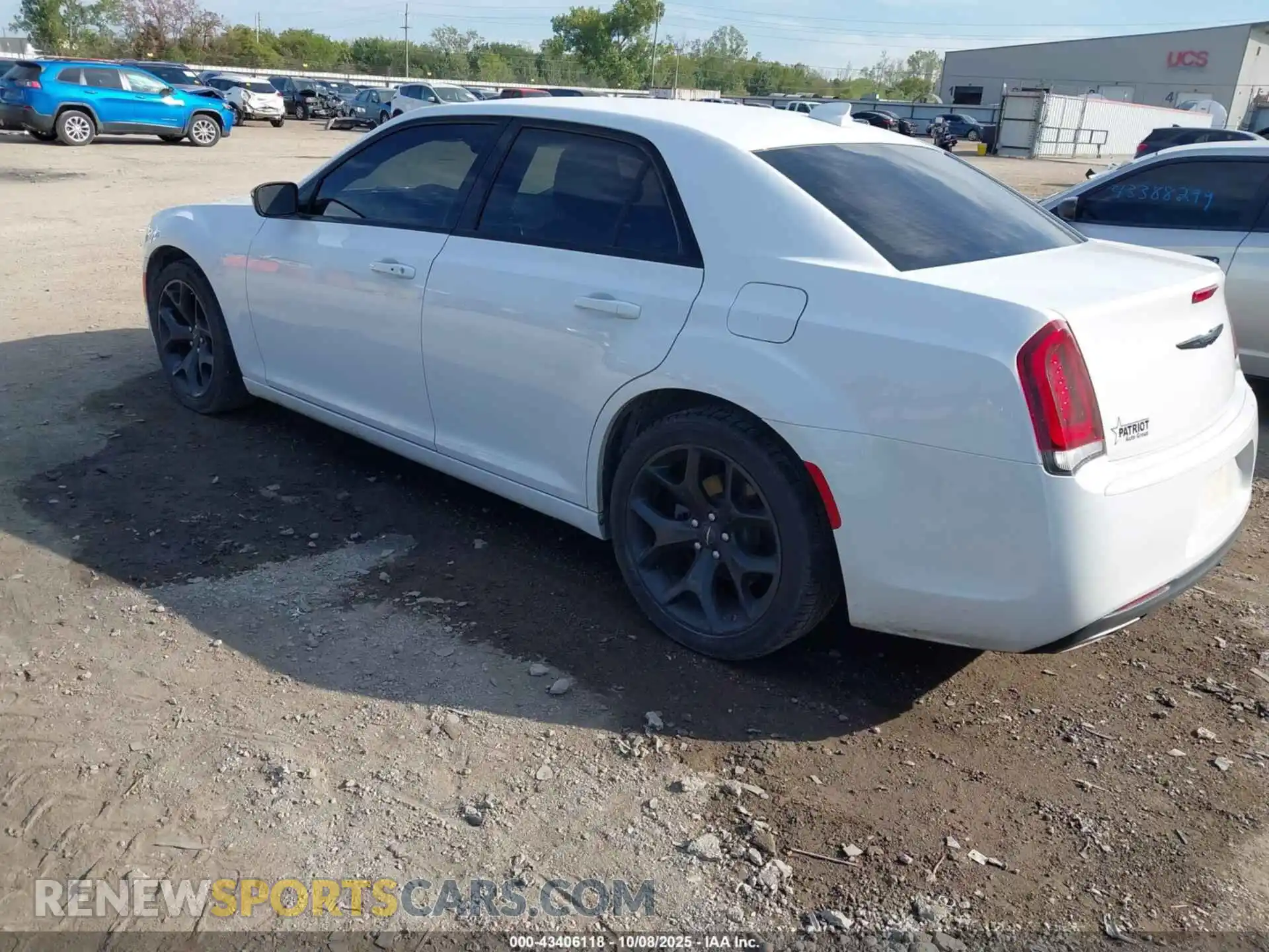3 Photograph of a damaged car 2C3CCAAGXPH680408 CHRYSLER 300 2023