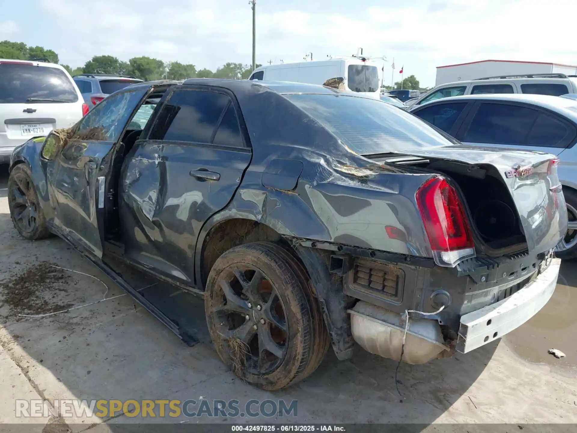 3 Photograph of a damaged car 2C3CCABG0PH633290 CHRYSLER 300 2023