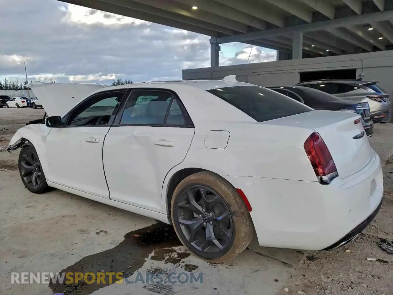 2 Photograph of a damaged car 2C3CCABG1PH637171 CHRYSLER 300 2023