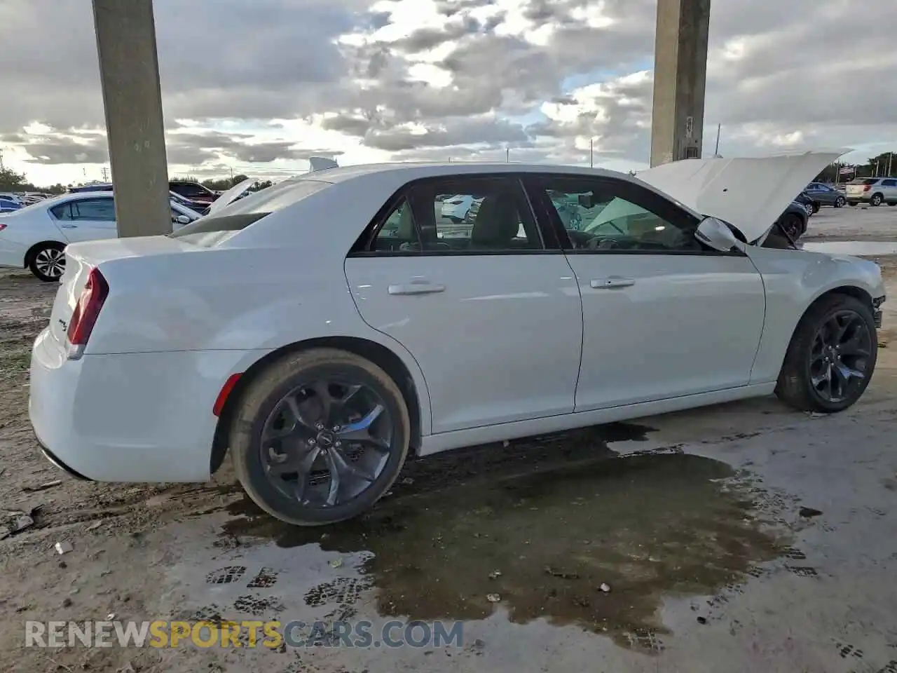 3 Photograph of a damaged car 2C3CCABG1PH637171 CHRYSLER 300 2023