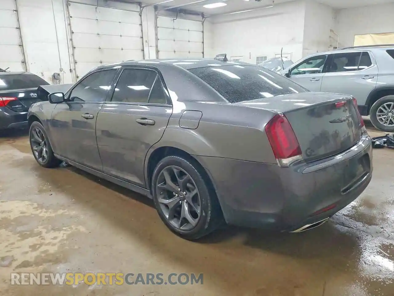 2 fotografías del automóvil dañado 2C3CCABG2PH569561 CHRYSLER 300 2023