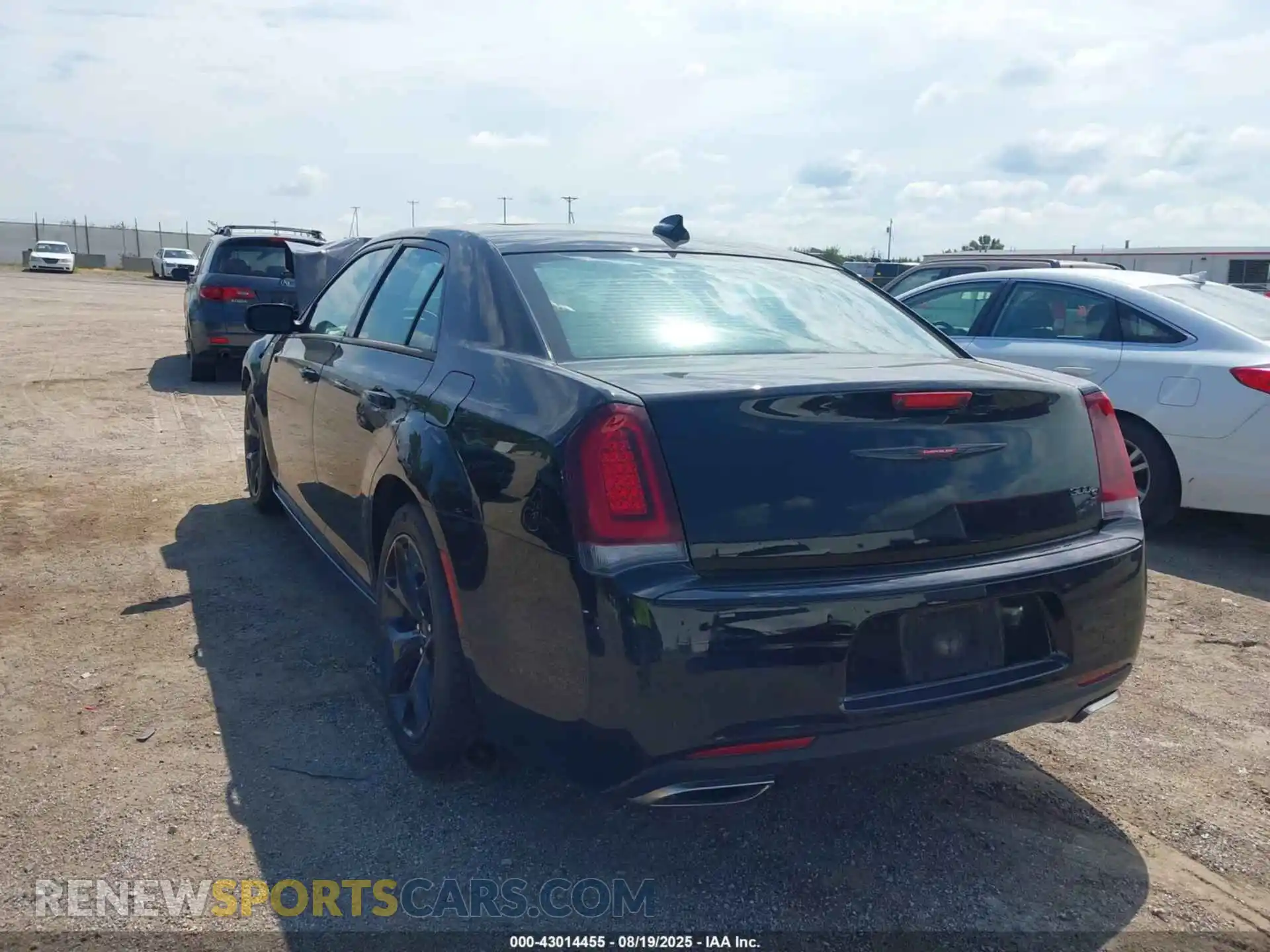 3 Photograph of a damaged car 2C3CCABG3PH657860 CHRYSLER 300 2023