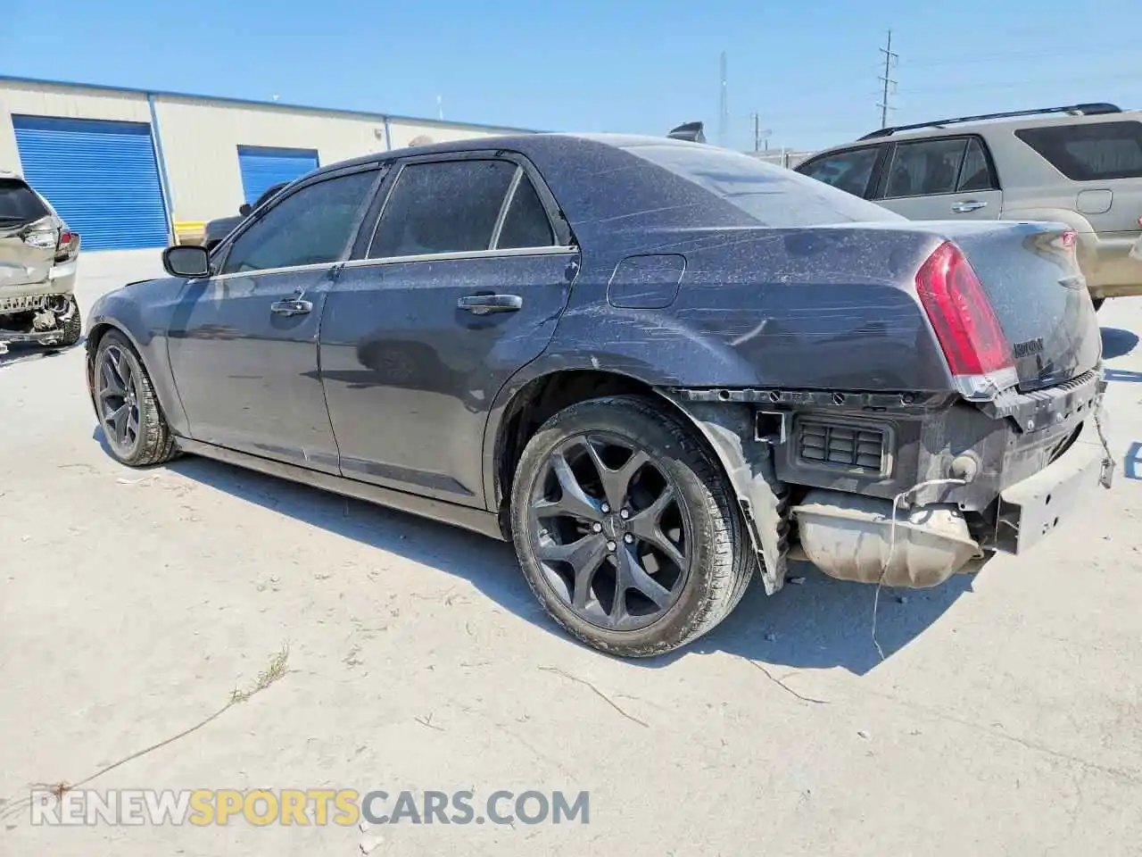 2 Фотография поврежденного автомобиля 2C3CCABG5PH556058 CHRYSLER 300 2023