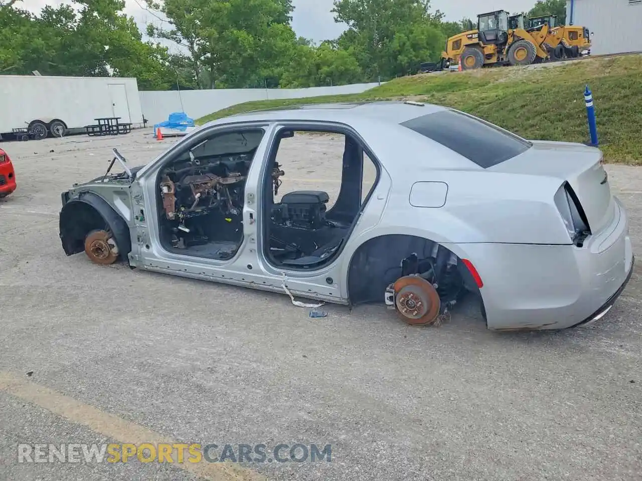 2 fotografías del automóvil dañado 2C3CCABG8PH585294 CHRYSLER 300 2023
