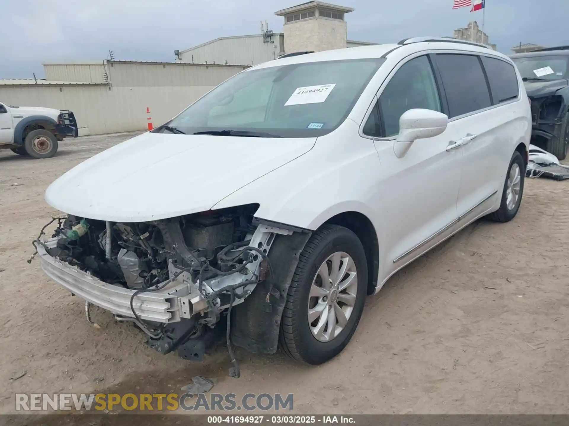2 Photograph of a damaged car 2C4RC1BG0KR560091 CHRYSLER PACIFICA 2019