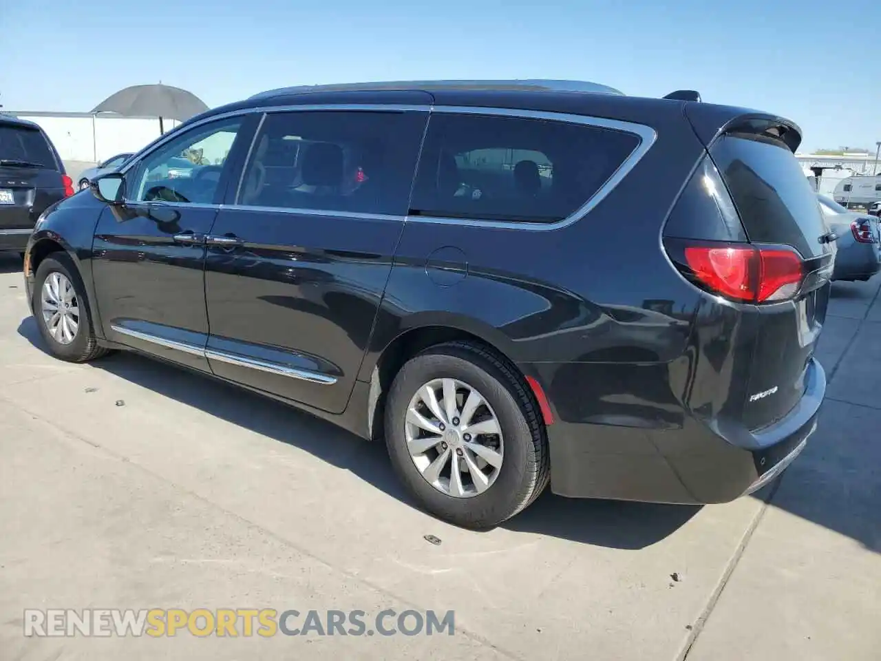 2 Photograph of a damaged car 2C4RC1BG0KR651135 CHRYSLER PACIFICA 2019