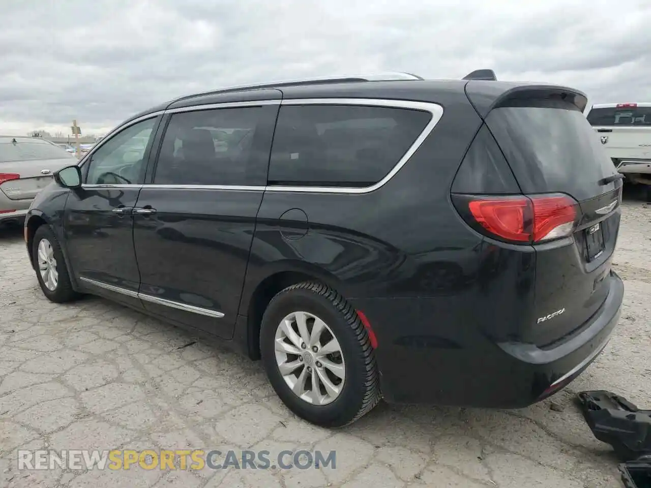 2 Photograph of a damaged car 2C4RC1BG1KR539895 CHRYSLER PACIFICA 2019
