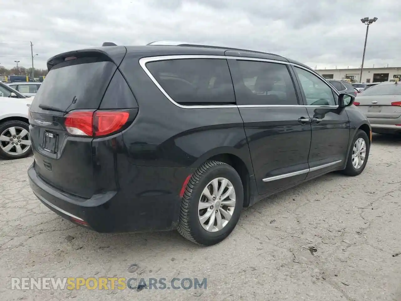 3 Photograph of a damaged car 2C4RC1BG1KR539895 CHRYSLER PACIFICA 2019