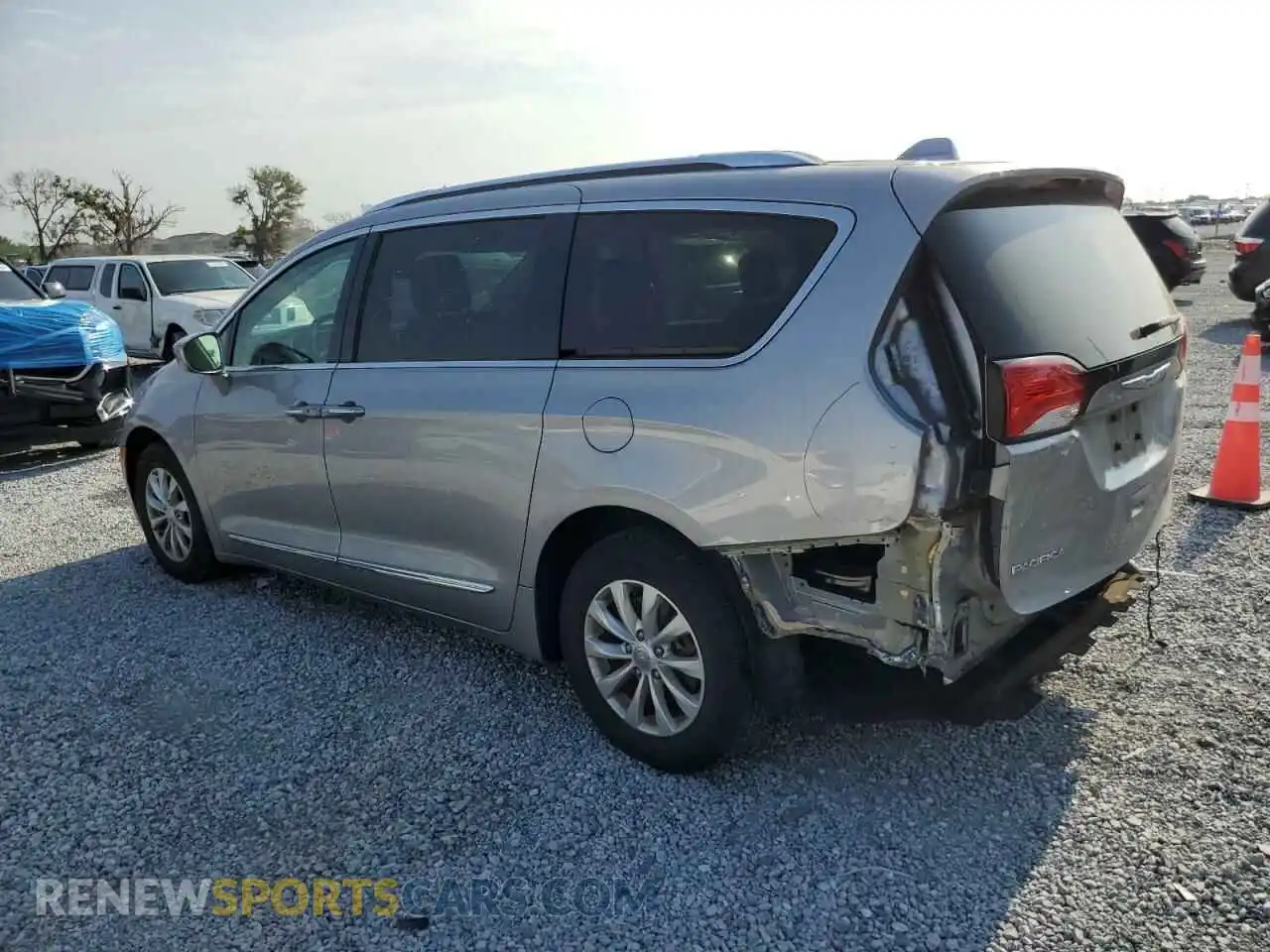 2 Photograph of a damaged car 2C4RC1BG1KR554929 CHRYSLER PACIFICA 2019
