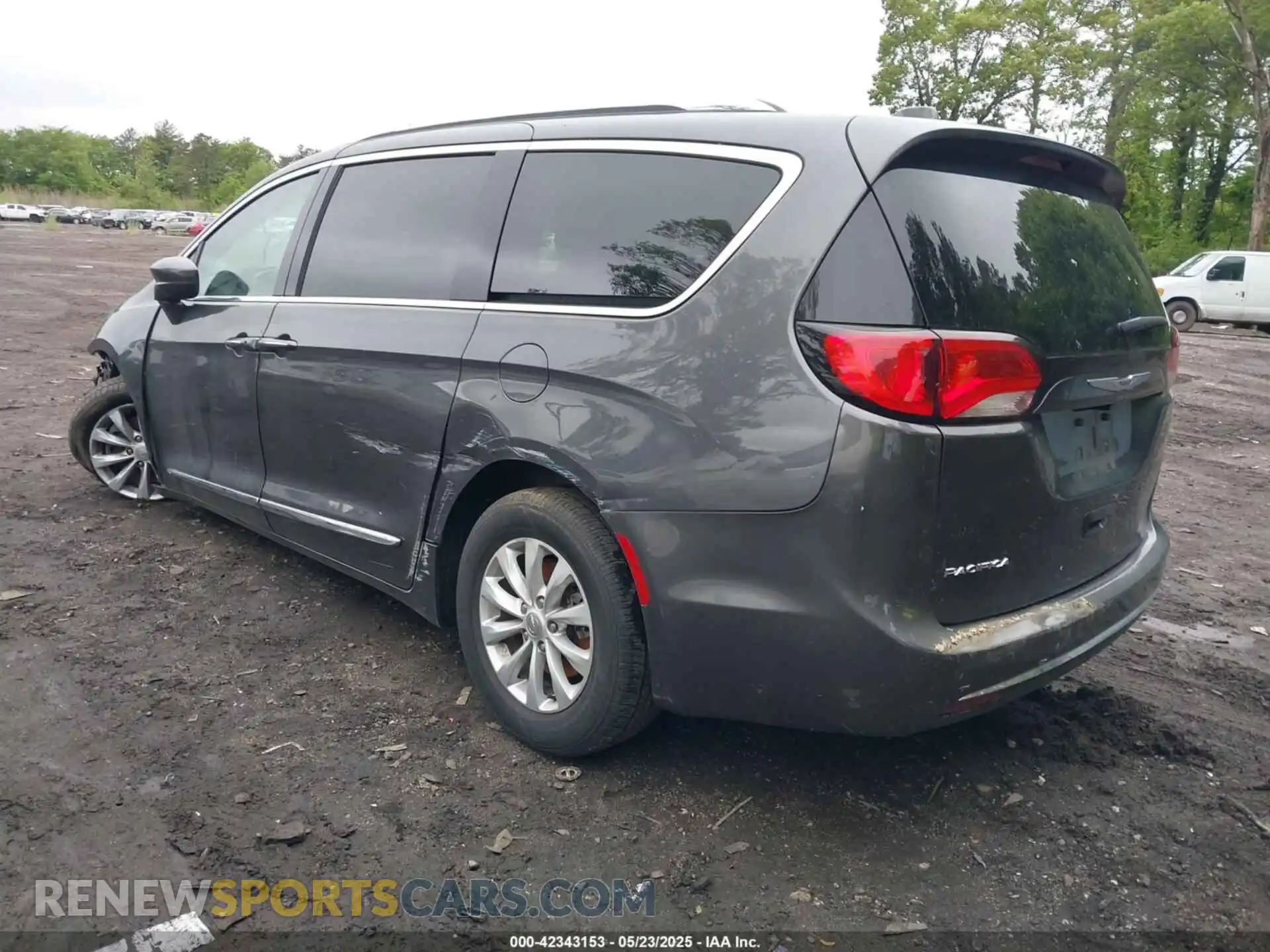 3 fotografías del automóvil dañado 2C4RC1BG3KR523732 CHRYSLER PACIFICA 2019