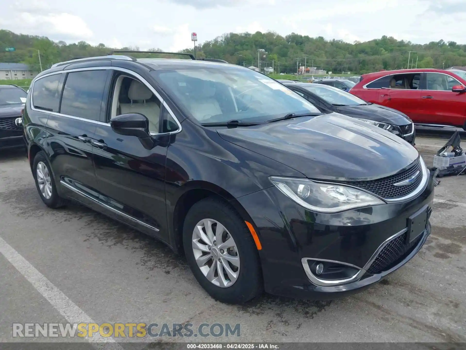 1 Photograph of a damaged car 2C4RC1BG3KR597314 CHRYSLER PACIFICA 2019