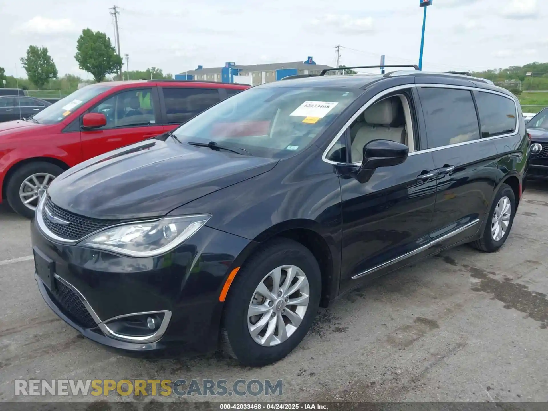 2 Photograph of a damaged car 2C4RC1BG3KR597314 CHRYSLER PACIFICA 2019