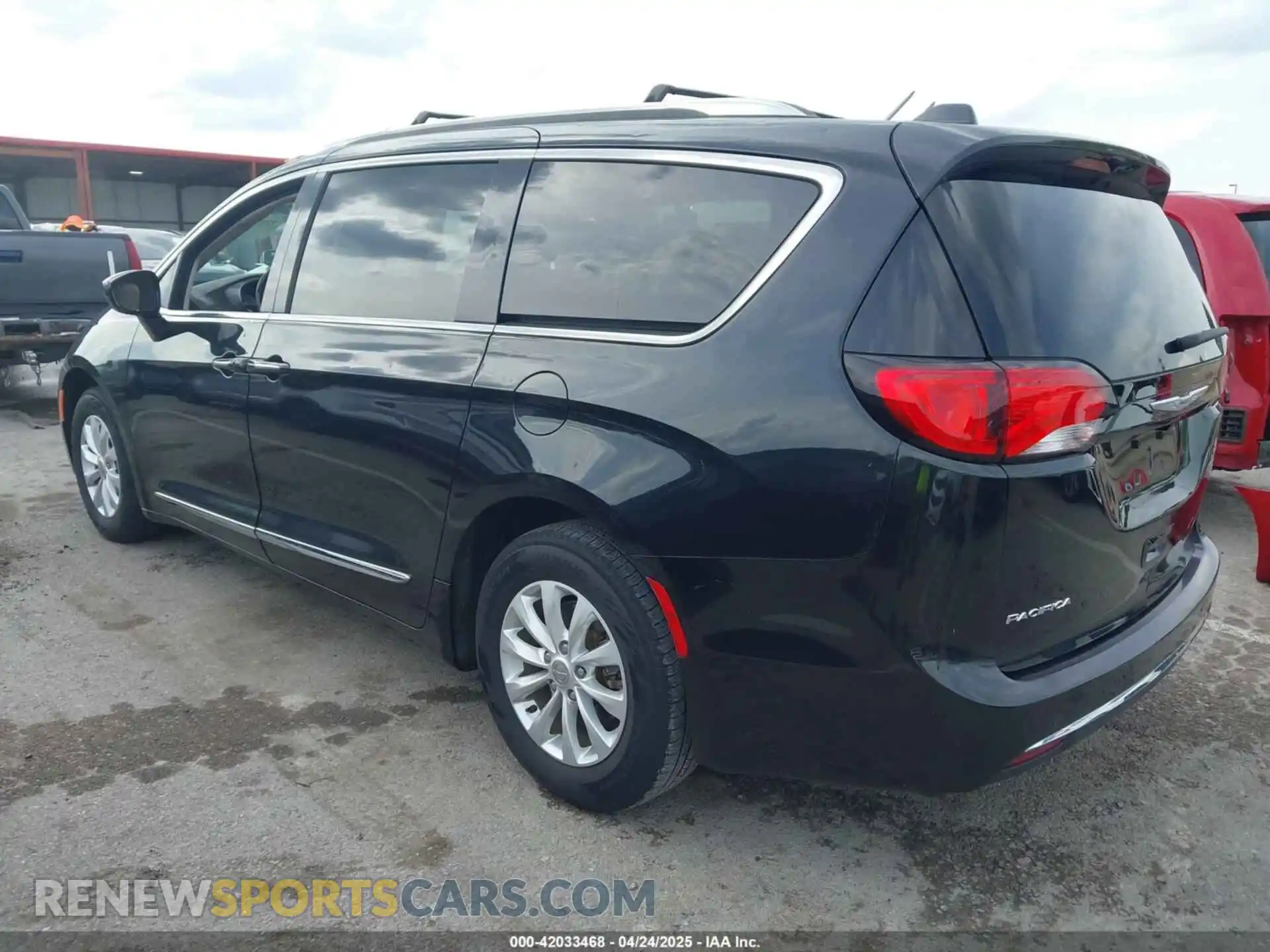 3 Photograph of a damaged car 2C4RC1BG3KR597314 CHRYSLER PACIFICA 2019