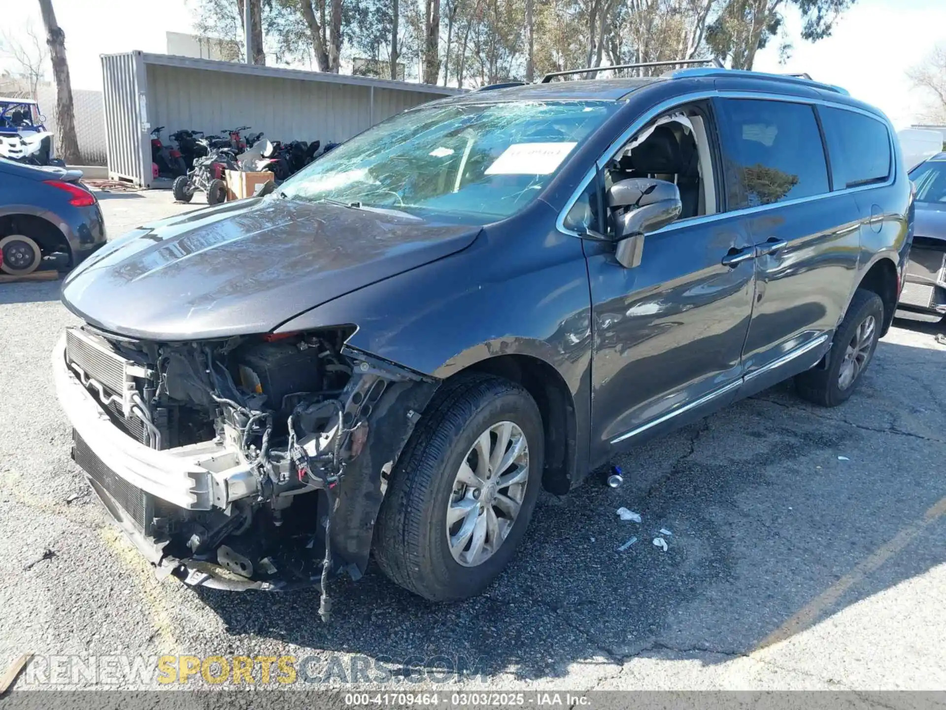 2 Photograph of a damaged car 2C4RC1BG3KR613205 CHRYSLER PACIFICA 2019