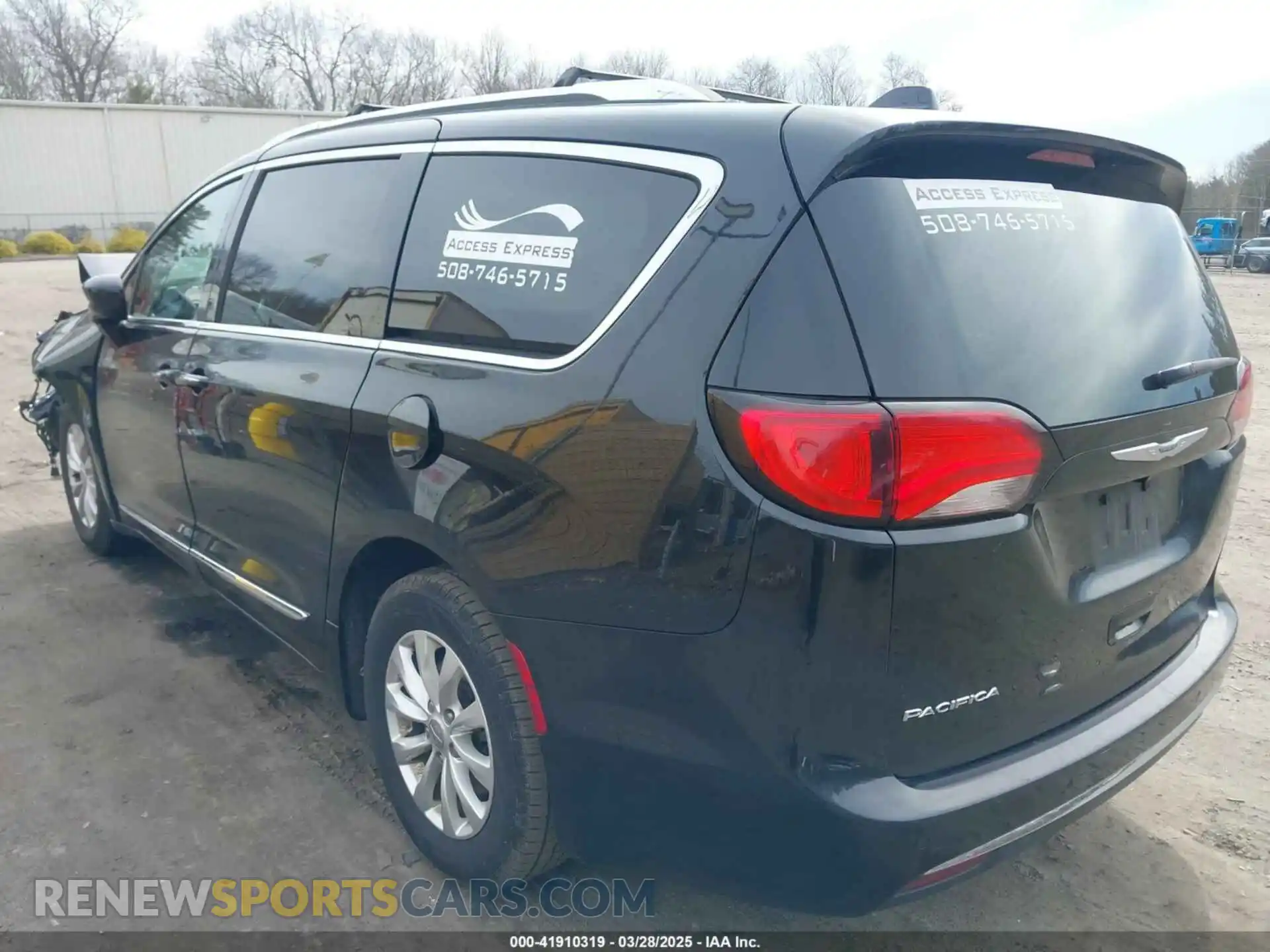 3 Photograph of a damaged car 2C4RC1BG3KR650786 CHRYSLER PACIFICA 2019