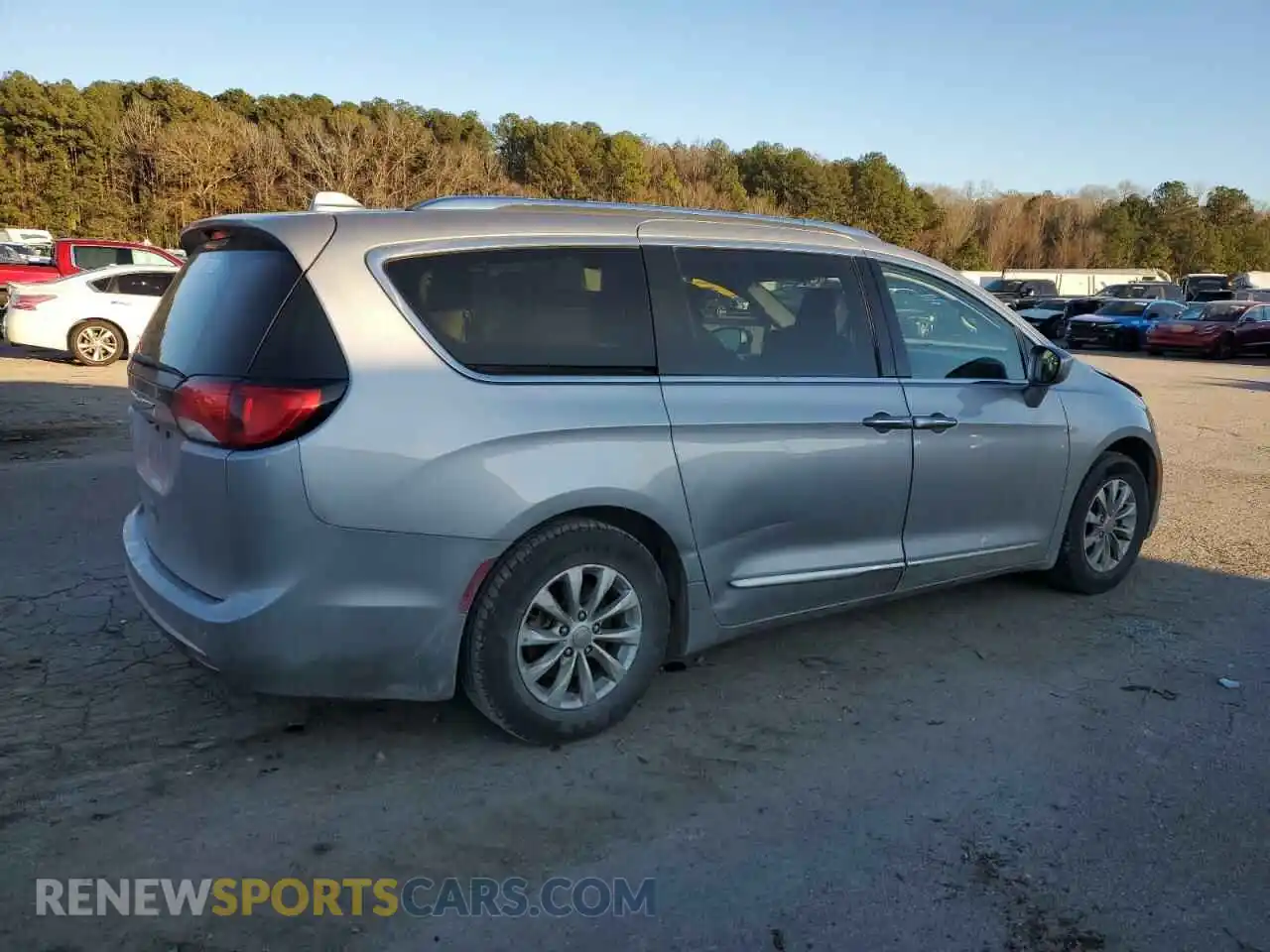 3 Photograph of a damaged car 2C4RC1BG6KR539827 CHRYSLER PACIFICA 2019