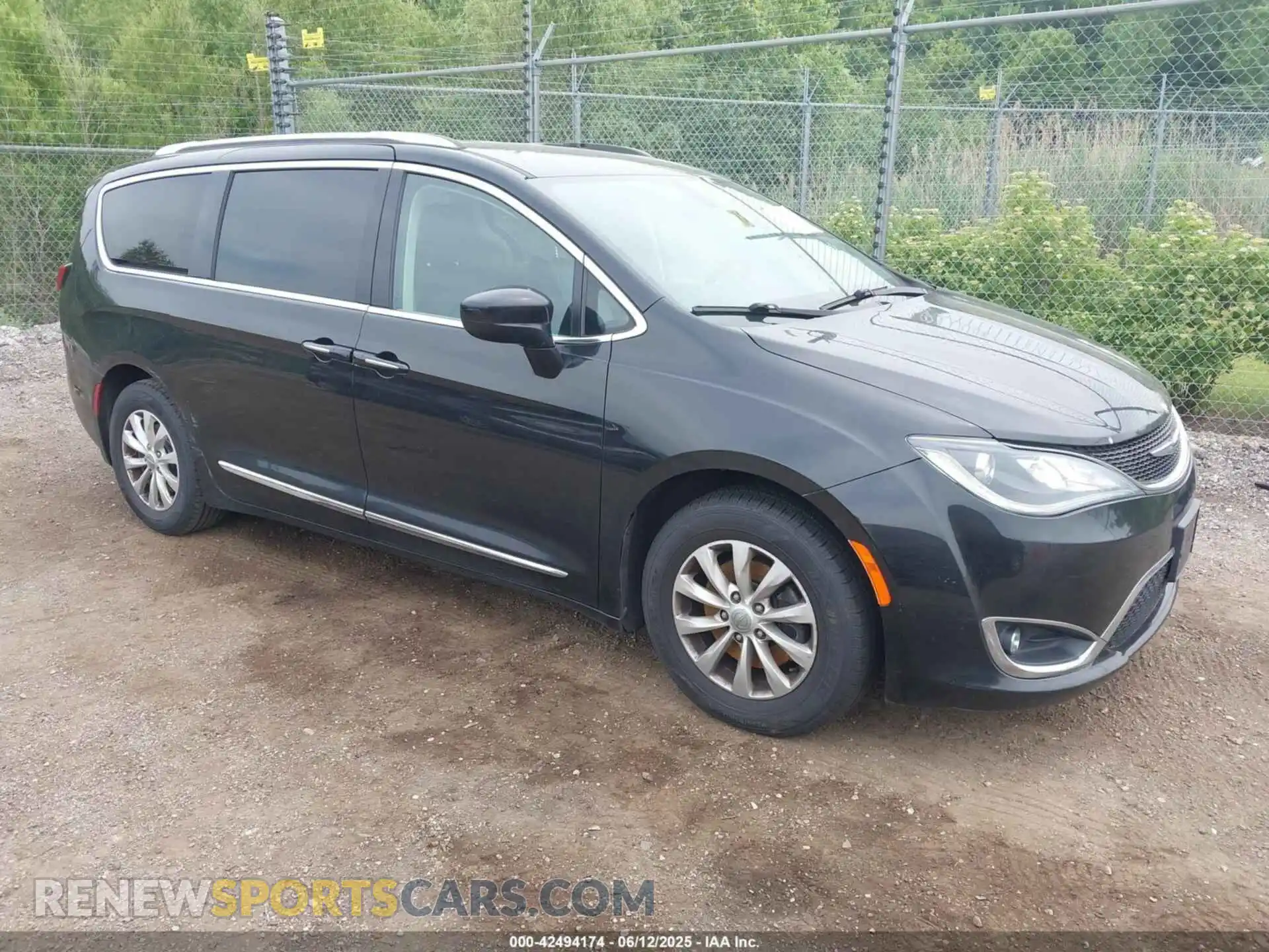 1 Photograph of a damaged car 2C4RC1BG6KR625851 CHRYSLER PACIFICA 2019