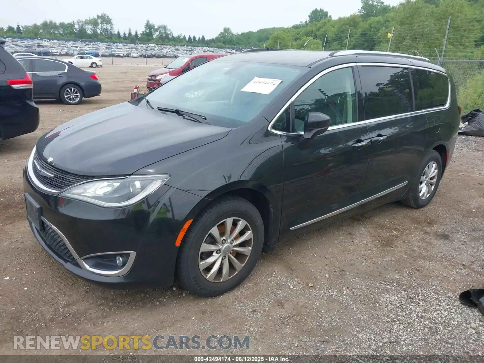 2 Photograph of a damaged car 2C4RC1BG6KR625851 CHRYSLER PACIFICA 2019