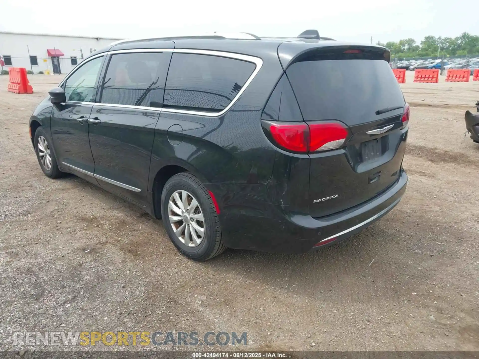 3 Photograph of a damaged car 2C4RC1BG6KR625851 CHRYSLER PACIFICA 2019