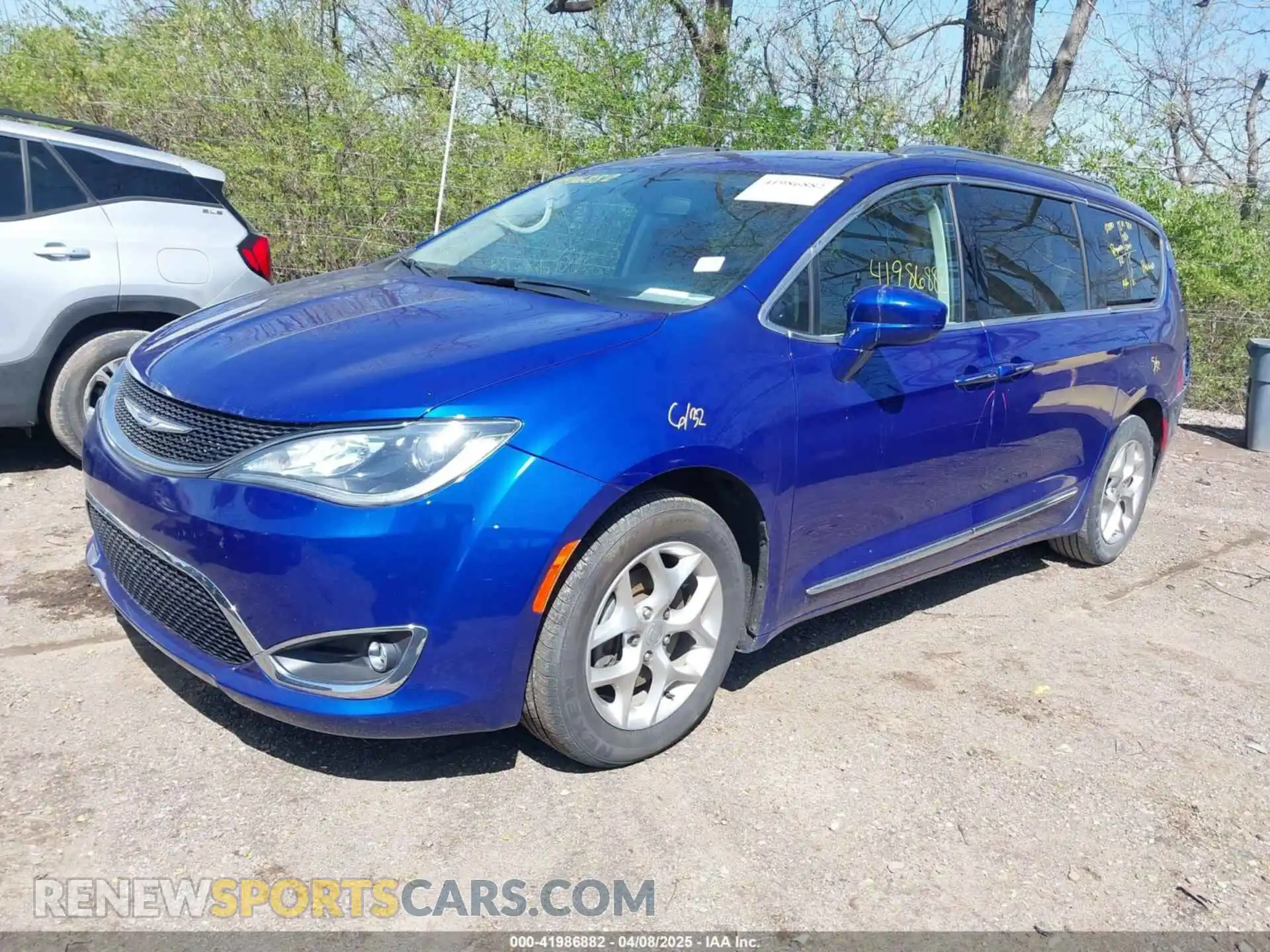 2 Photograph of a damaged car 2C4RC1BG6KR708857 CHRYSLER PACIFICA 2019