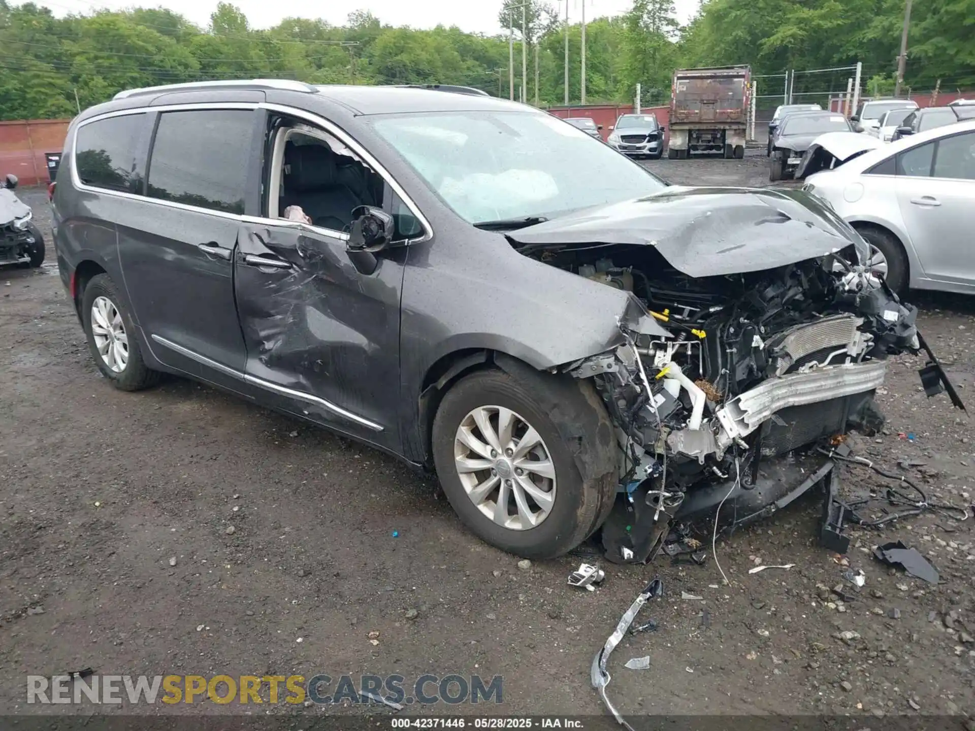 1 Photograph of a damaged car 2C4RC1BG7KR733248 CHRYSLER PACIFICA 2019