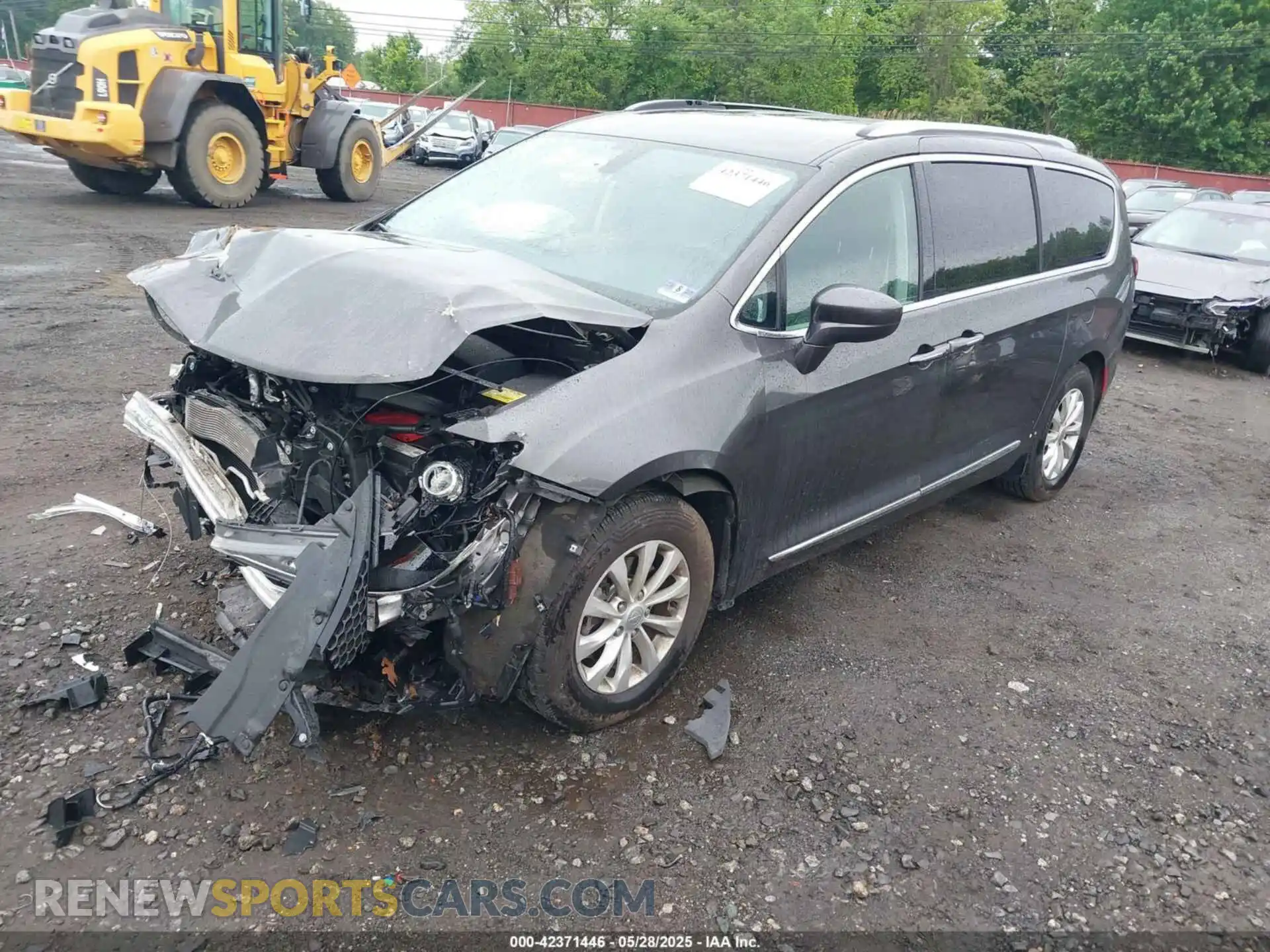 2 Photograph of a damaged car 2C4RC1BG7KR733248 CHRYSLER PACIFICA 2019