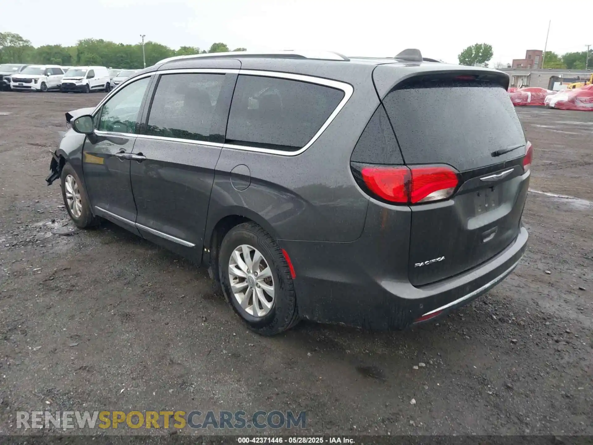 3 Photograph of a damaged car 2C4RC1BG7KR733248 CHRYSLER PACIFICA 2019