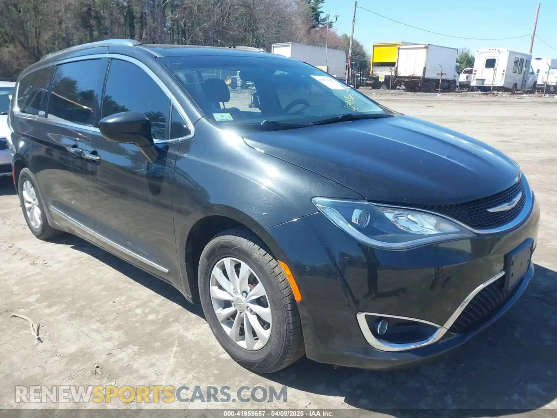 1 Photograph of a damaged car 2C4RC1BG8KR651366 CHRYSLER PACIFICA 2019