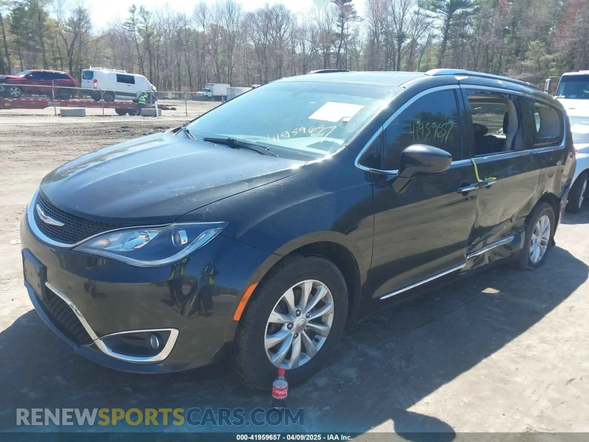 2 Photograph of a damaged car 2C4RC1BG8KR651366 CHRYSLER PACIFICA 2019