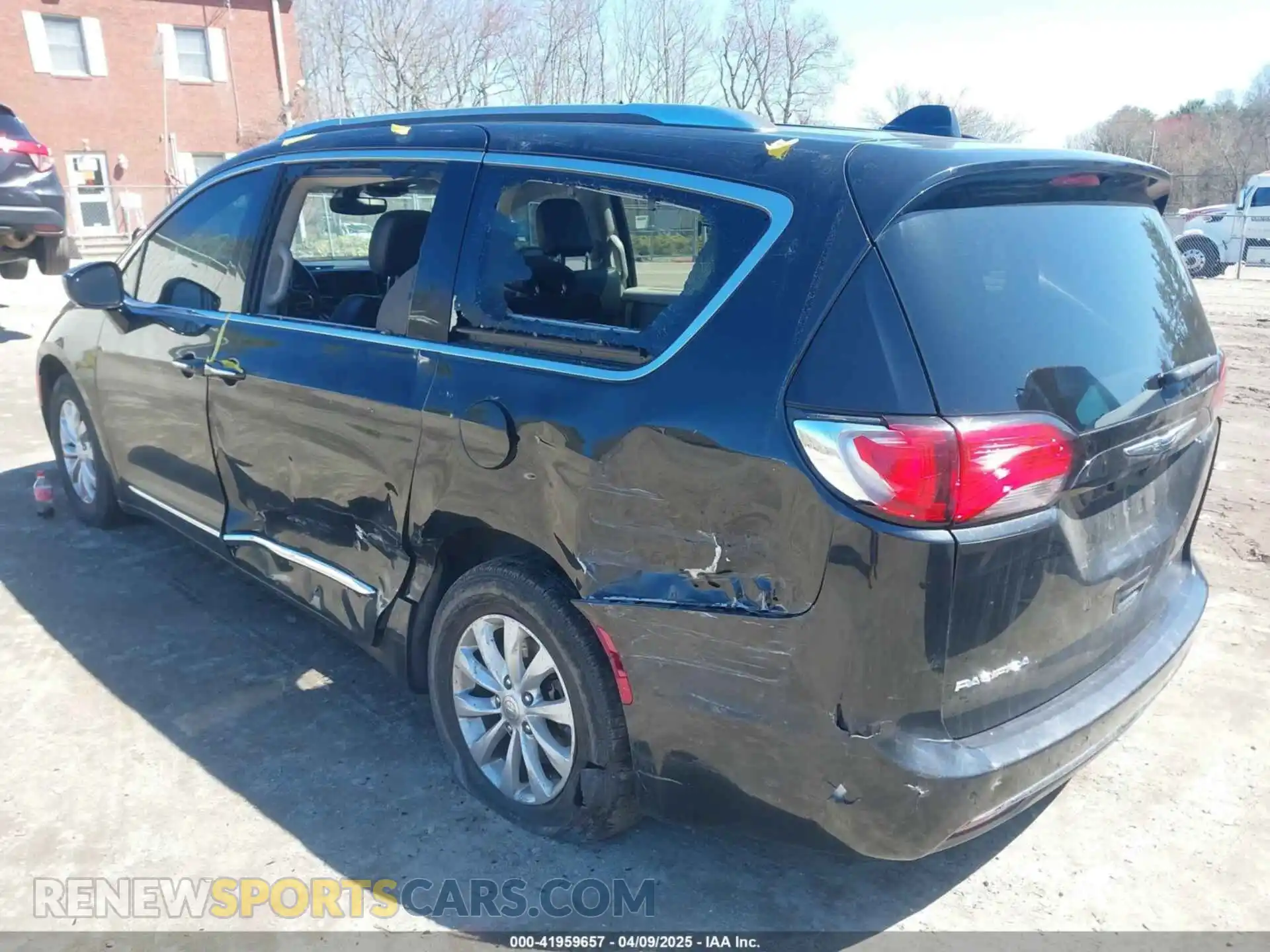 3 Photograph of a damaged car 2C4RC1BG8KR651366 CHRYSLER PACIFICA 2019