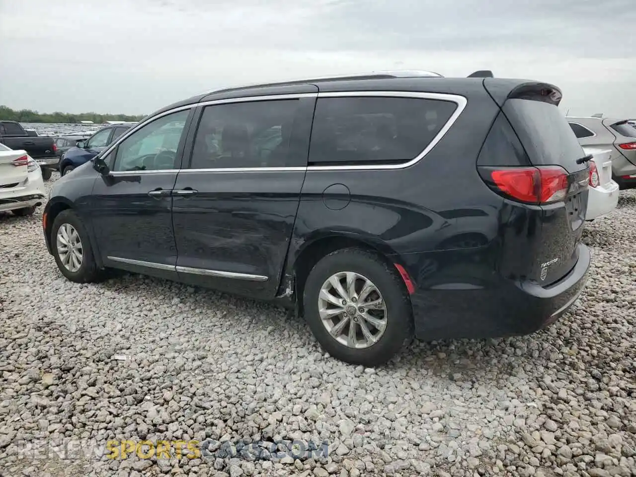 2 Photograph of a damaged car 2C4RC1BG9KR665471 CHRYSLER PACIFICA 2019