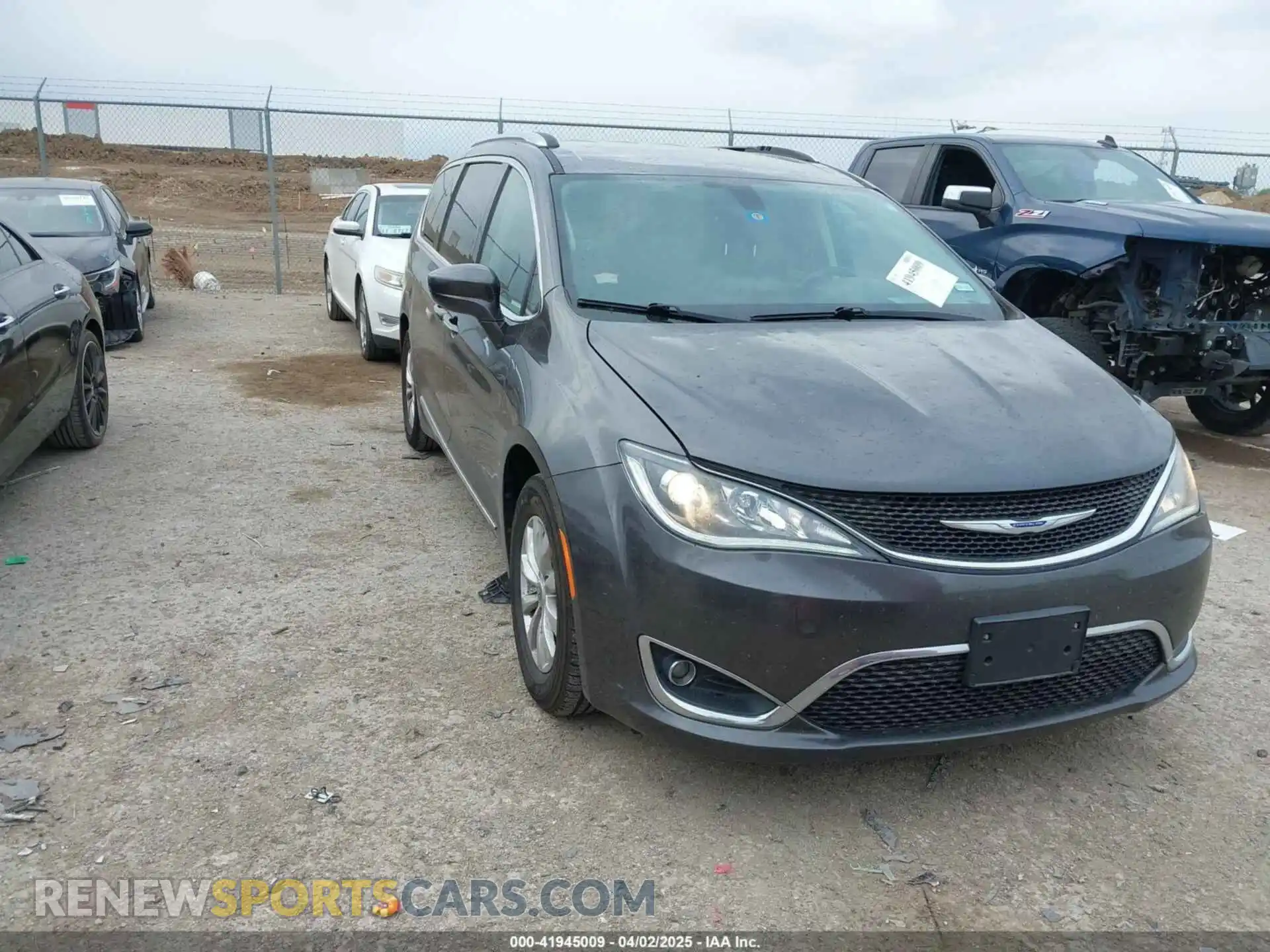 1 Photograph of a damaged car 2C4RC1BGXKR526286 CHRYSLER PACIFICA 2019