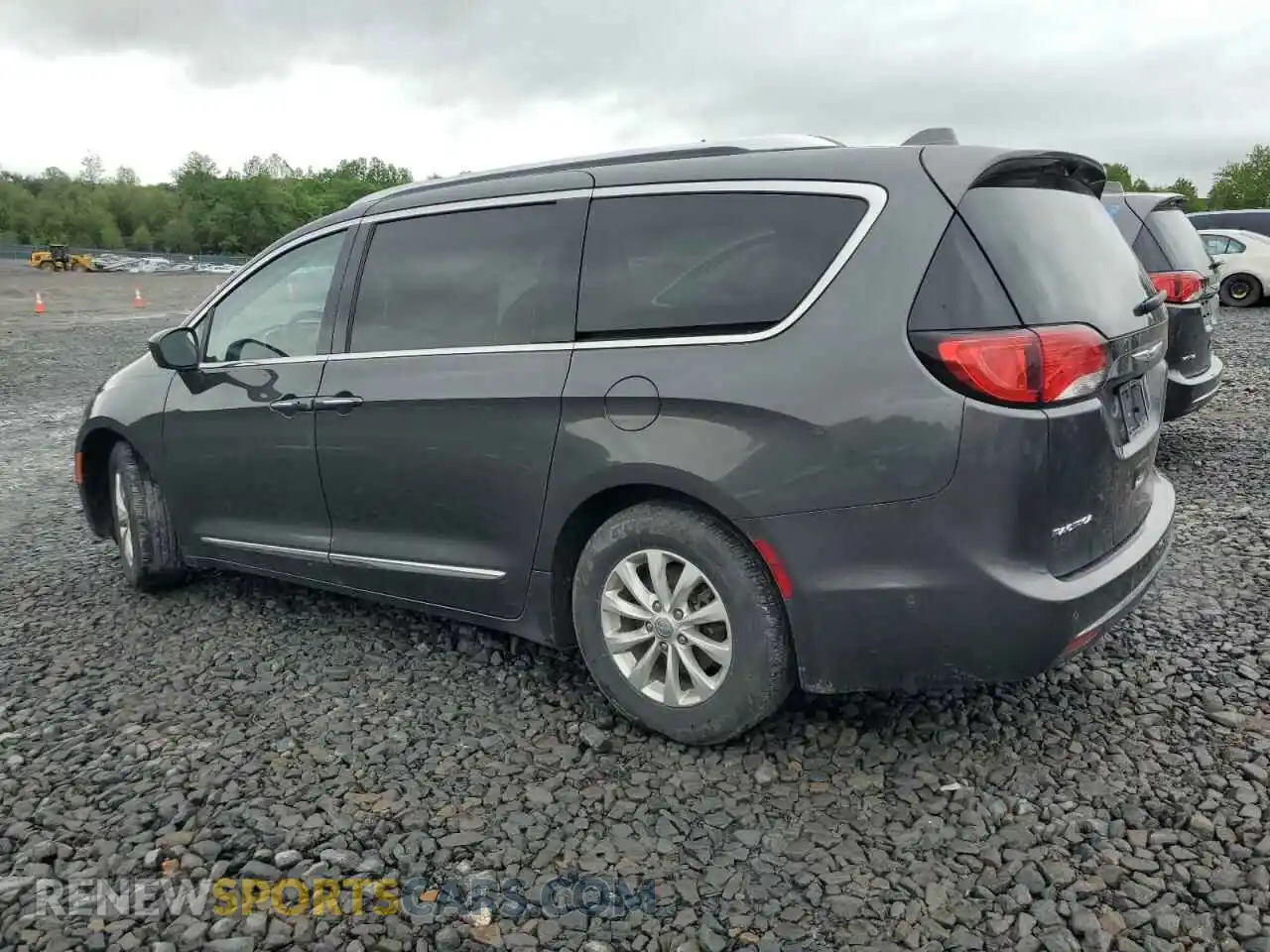 2 Photograph of a damaged car 2C4RC1BGXKR528815 CHRYSLER PACIFICA 2019