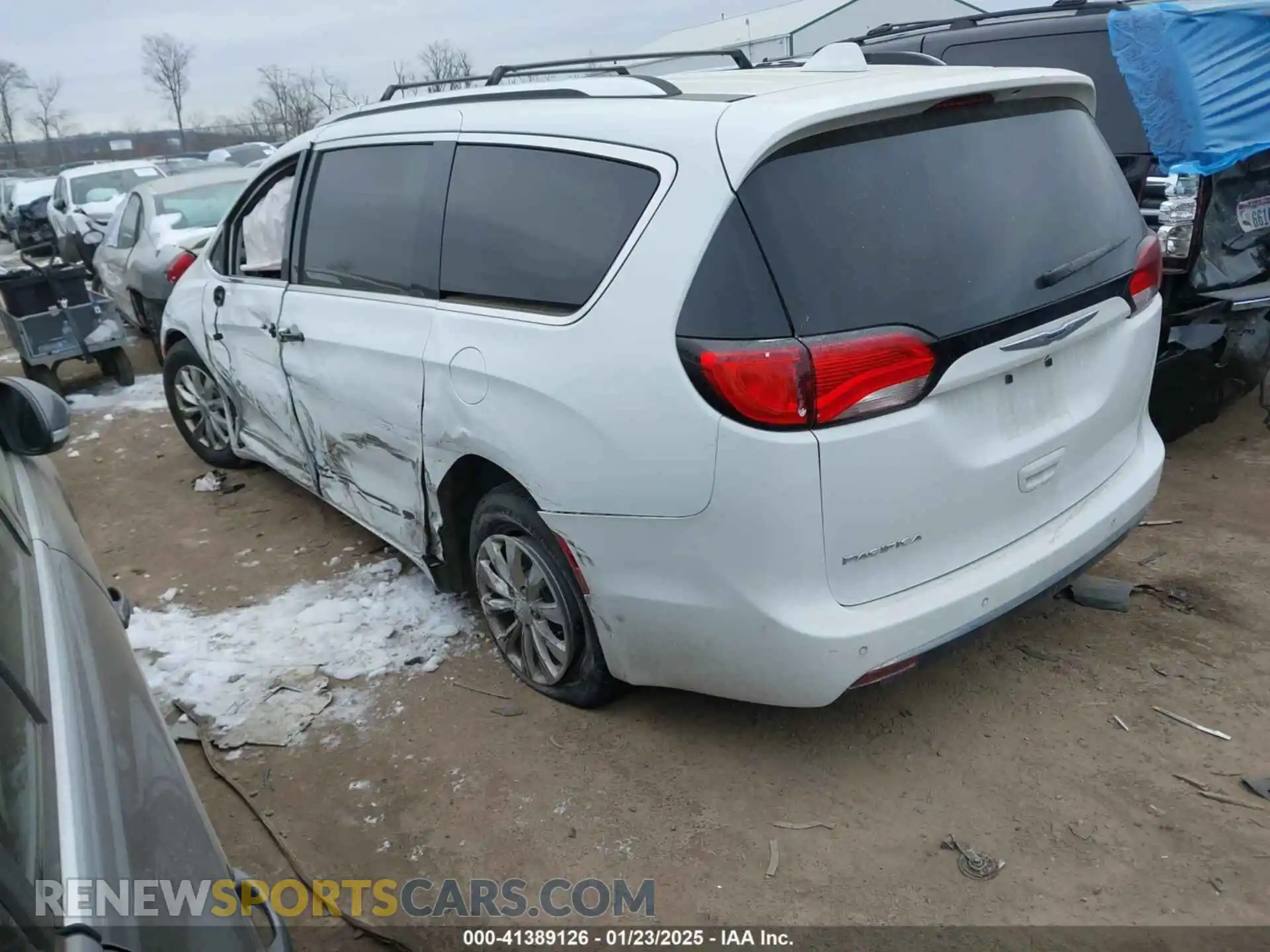 3 Фотография поврежденного автомобиля 2C4RC1BGXKR539653 CHRYSLER PACIFICA 2019