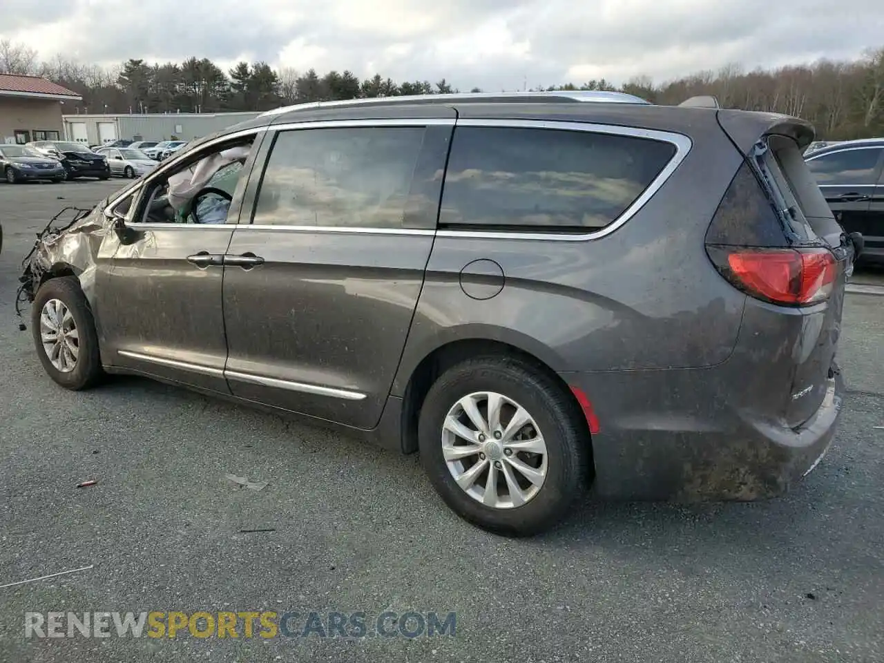 2 Photograph of a damaged car 2C4RC1BGXKR628087 CHRYSLER PACIFICA 2019